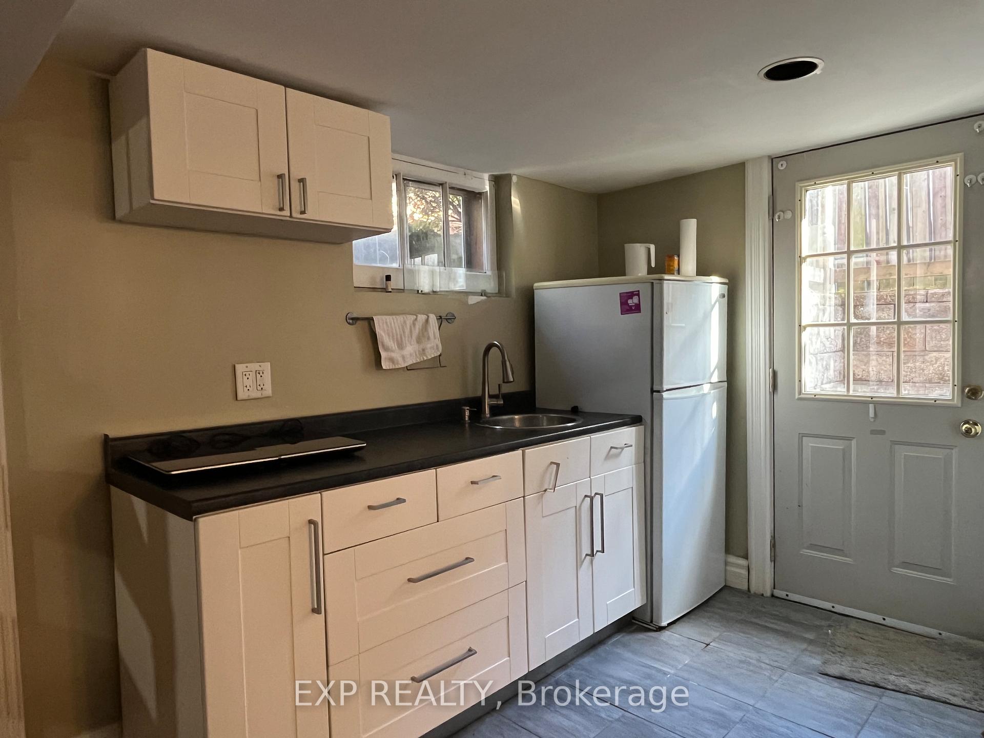 Photo 11 of 125 Haddon Avenue S, Hamilton, Ainslie Wood — HOMEH