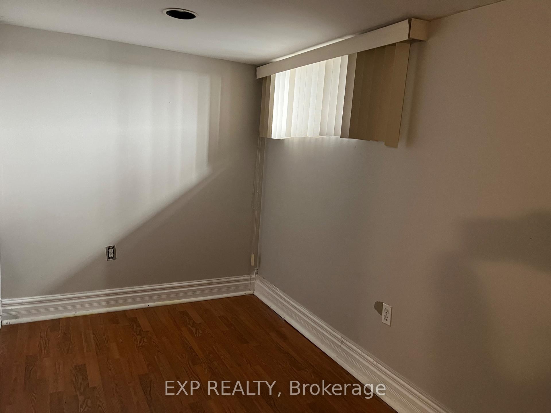 Photo 14 of 125 Haddon Avenue S, Hamilton, Ainslie Wood — HOMEH