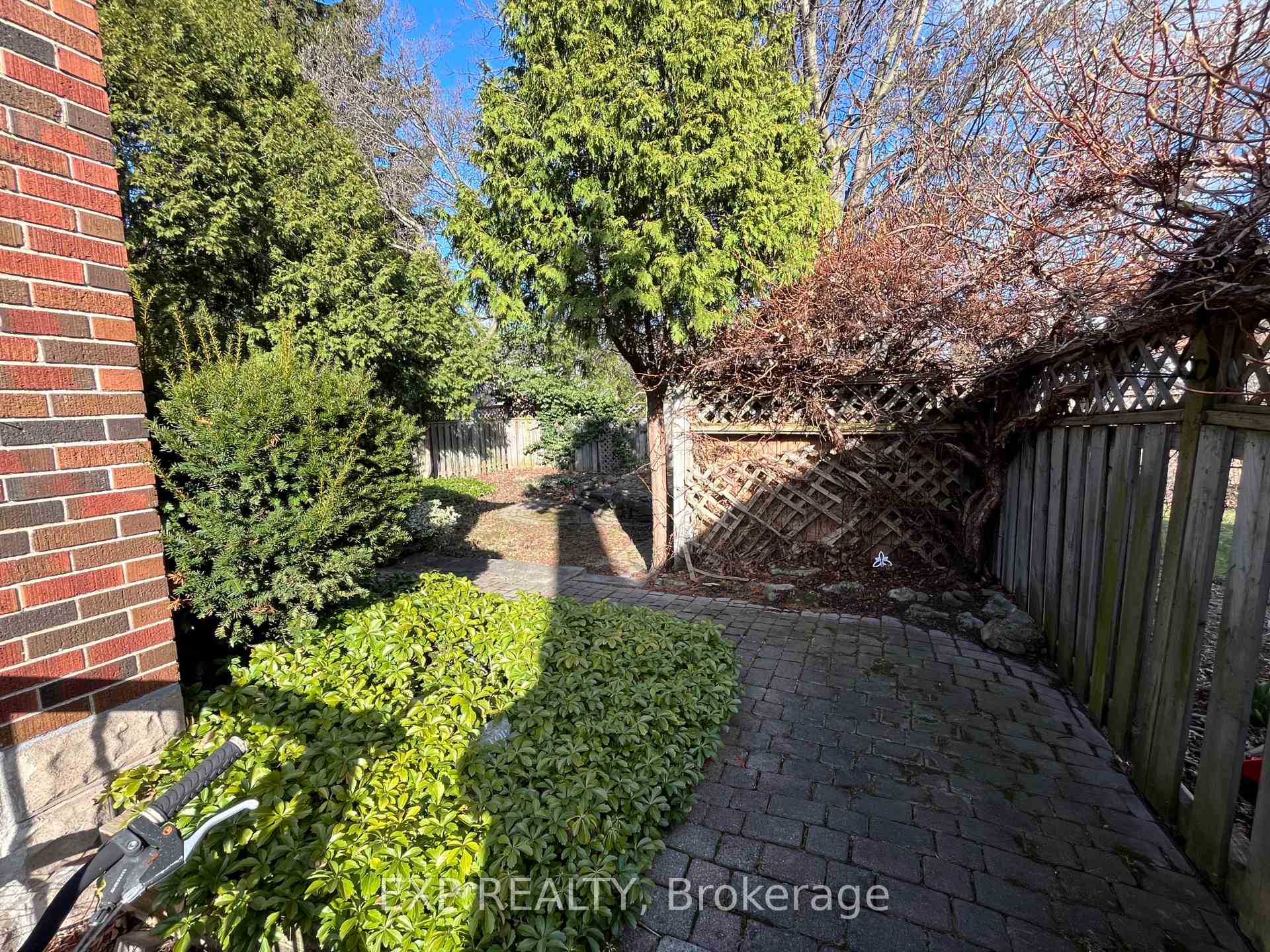 Photo 16 of 125 Haddon Avenue S, Hamilton, Ainslie Wood — HOMEH