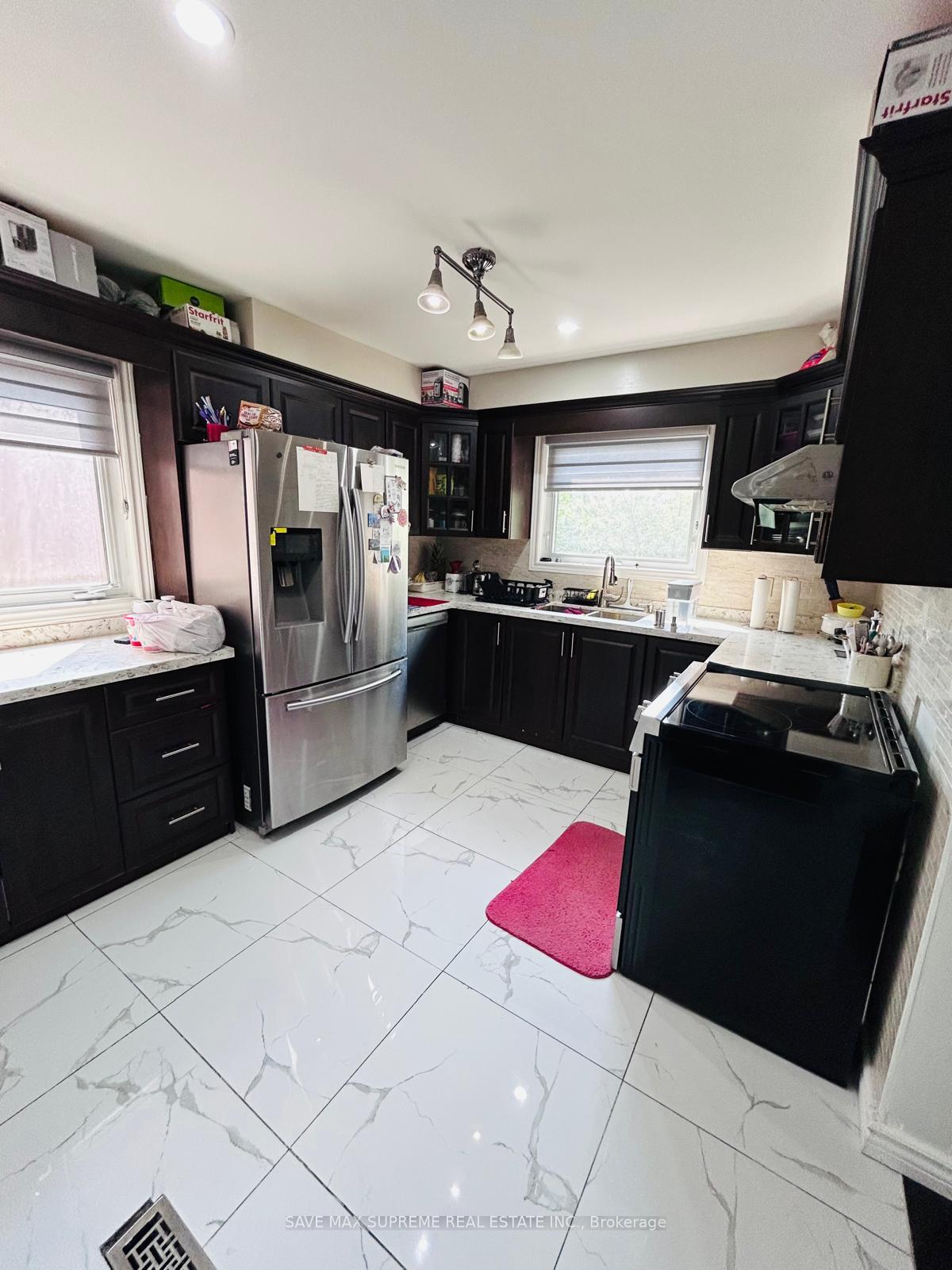 Photo 3 of 18 Bach Blvd, Brampton, Brampton South — HOMEH