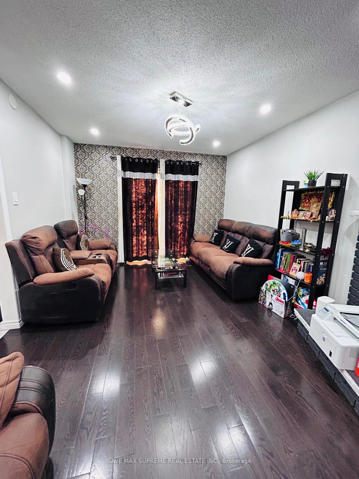 Photo 7 of 18 Bach Blvd, Brampton, Brampton South — HOMEH