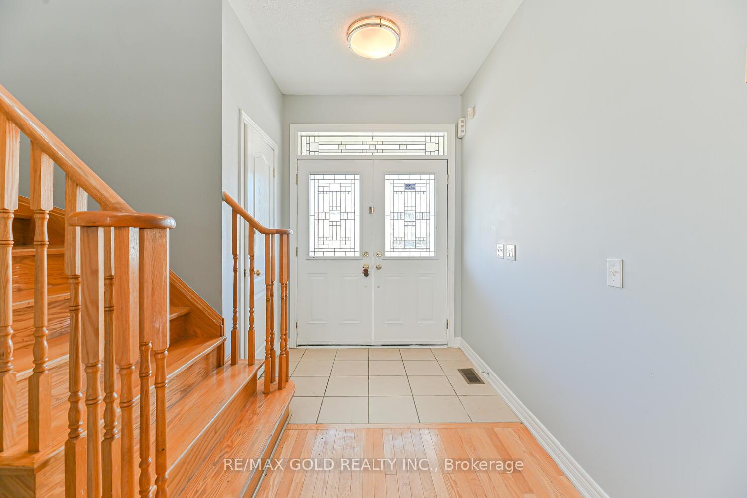 Photo 2 of 420 Sunny Meadow Boulevard, Brampton, Sandringham-Wellington — HOMEH