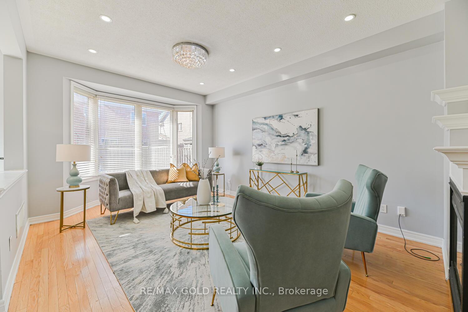 Photo 5 of 420 Sunny Meadow Boulevard, Brampton, Sandringham-Wellington — HOMEH