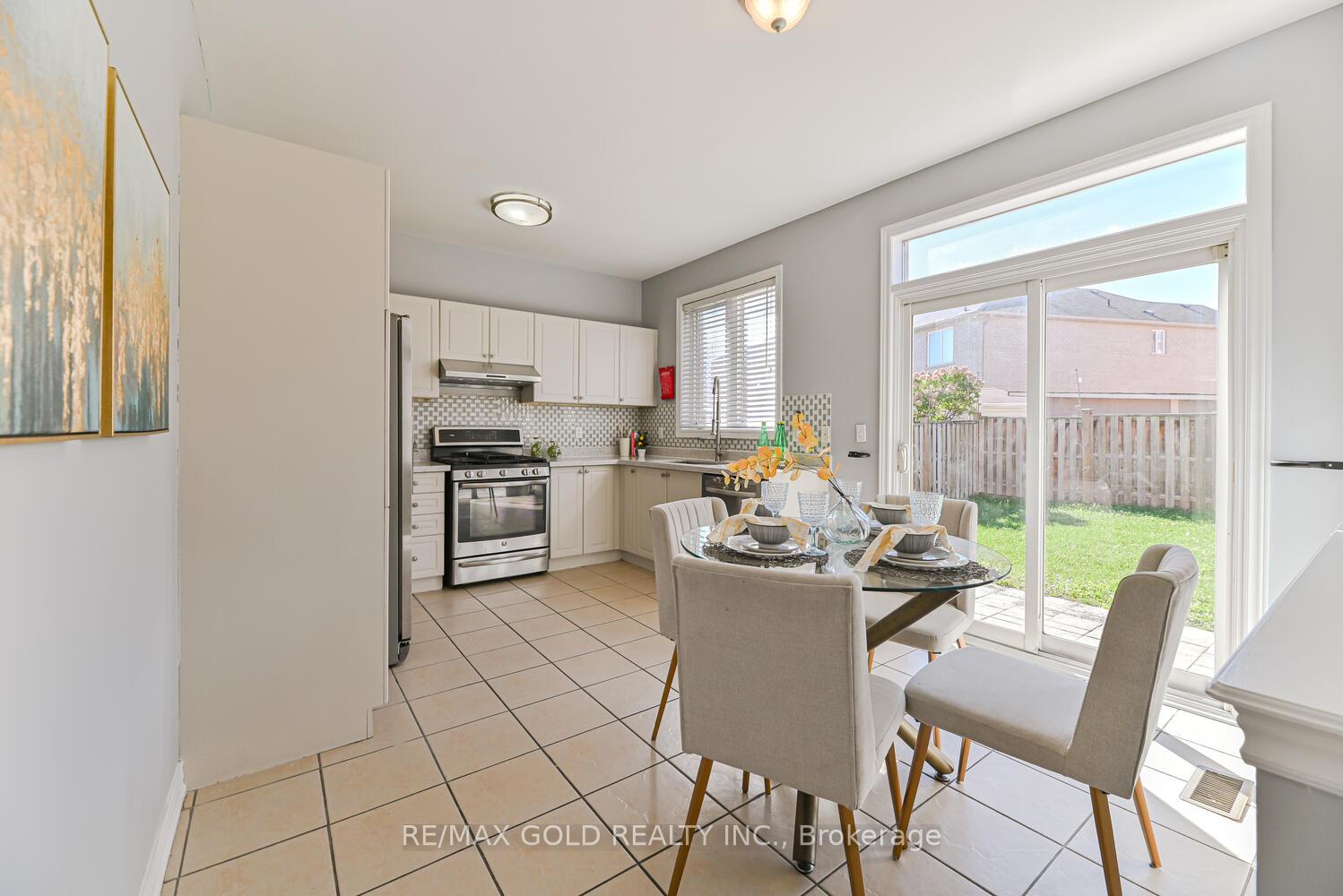 Photo 8 of 420 Sunny Meadow Boulevard, Brampton, Sandringham-Wellington — HOMEH