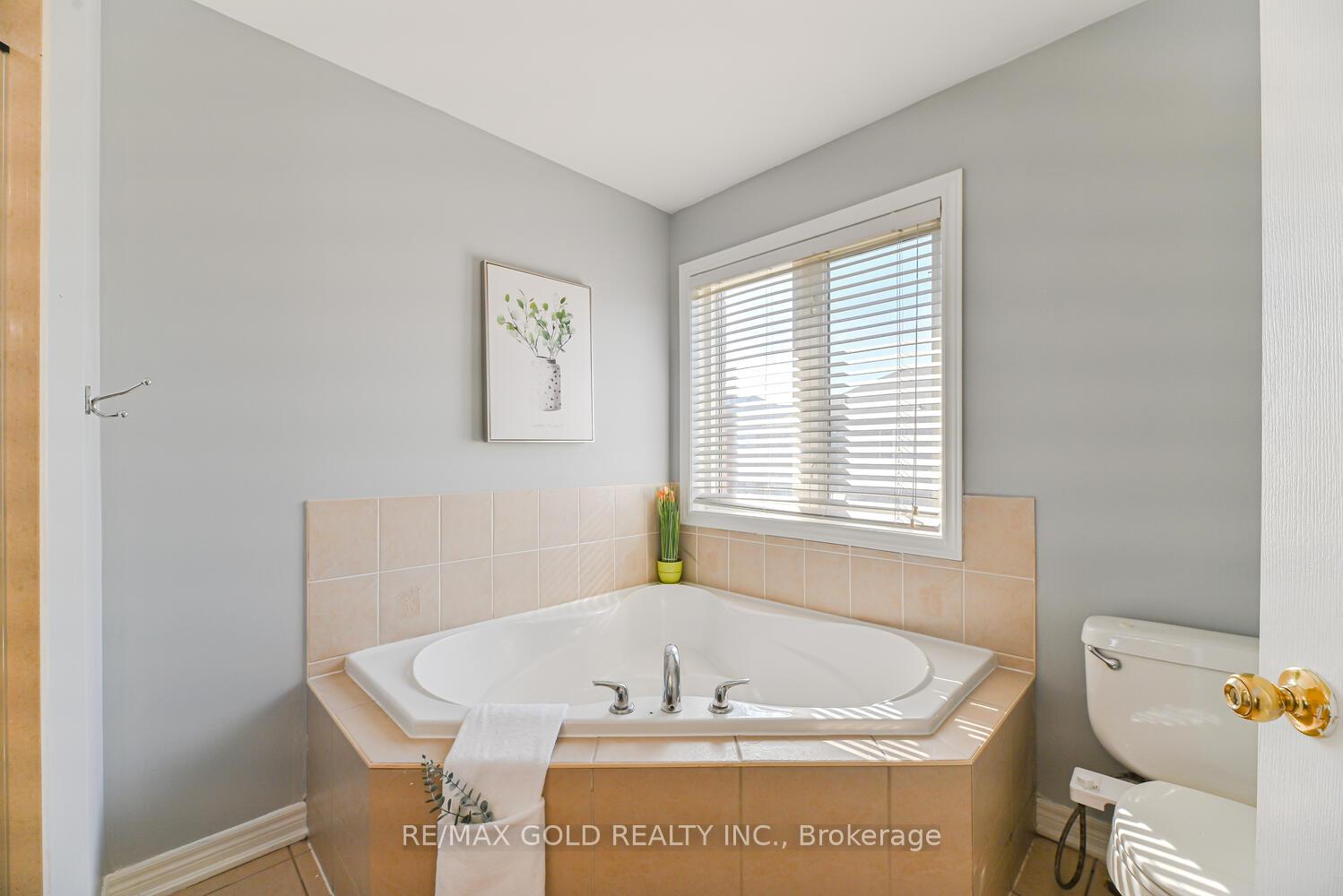 Photo 23 of 420 Sunny Meadow Boulevard, Brampton, Sandringham-Wellington — HOMEH