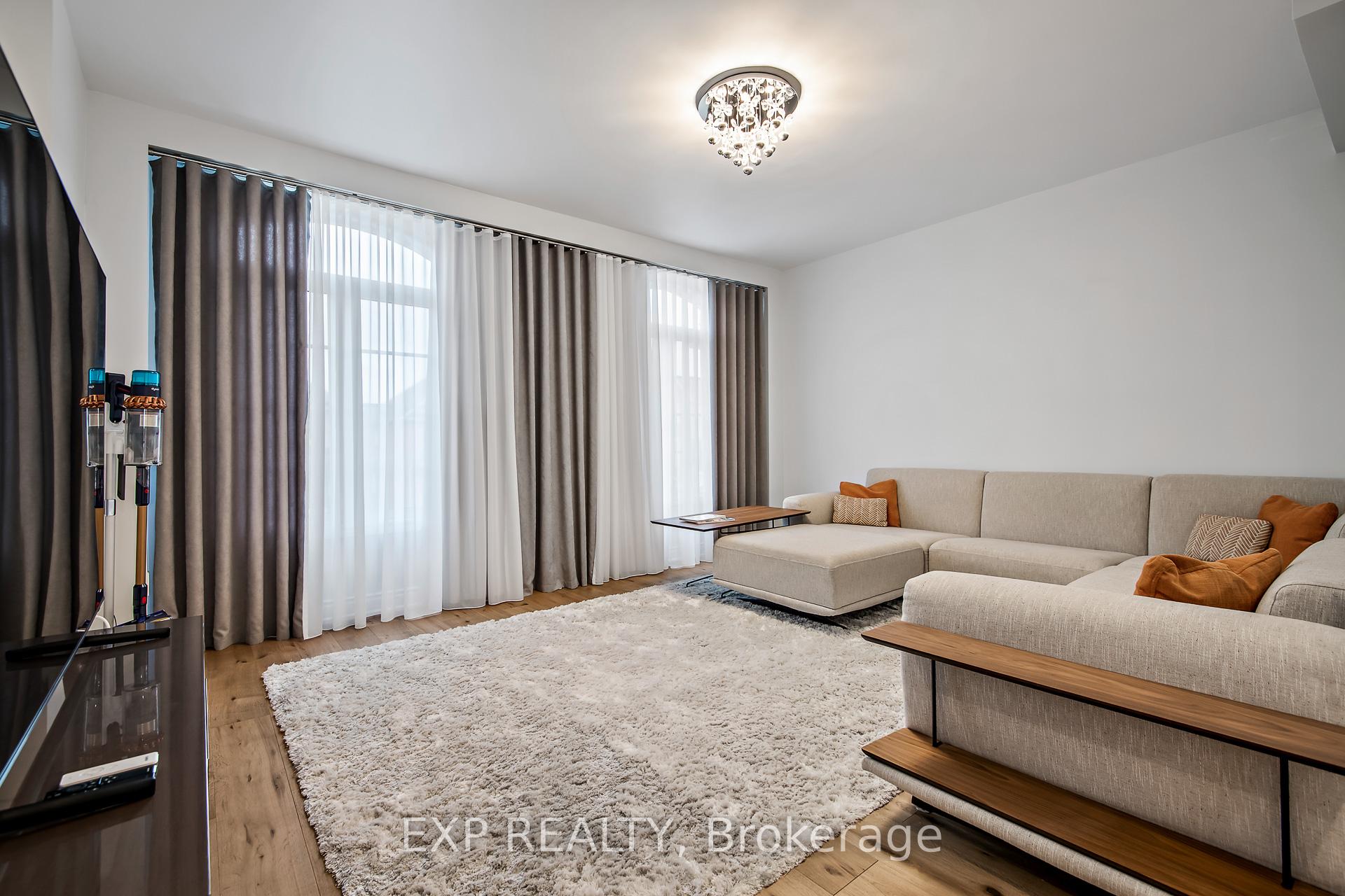 Photo 4 of 29 Rustwood Road, Vaughan, Patterson — HOMEH