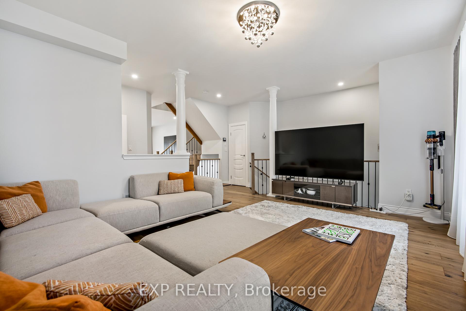 Photo 5 of 29 Rustwood Road, Vaughan, Patterson — HOMEH