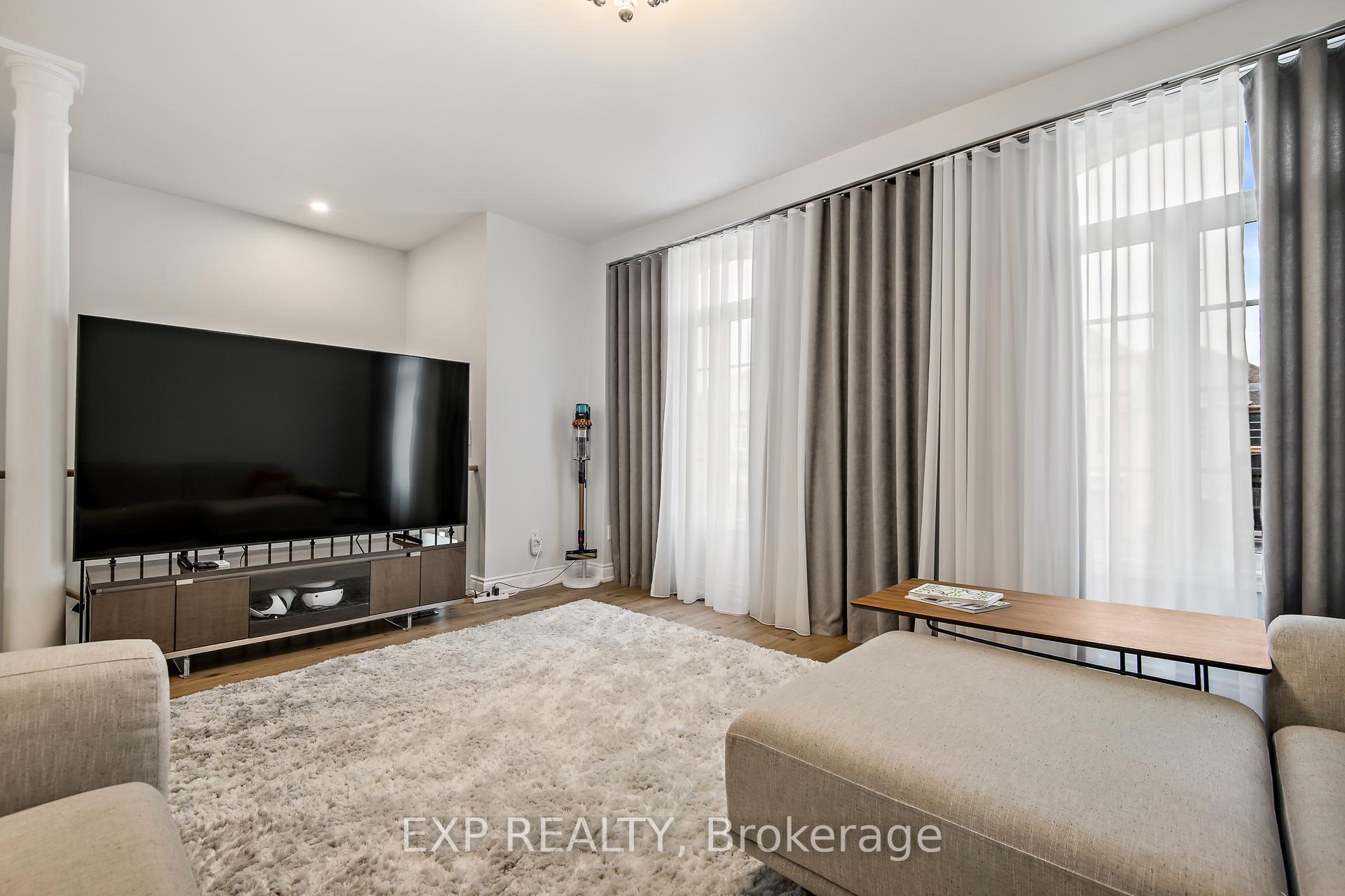 Photo 6 of 29 Rustwood Road, Vaughan, Patterson — HOMEH