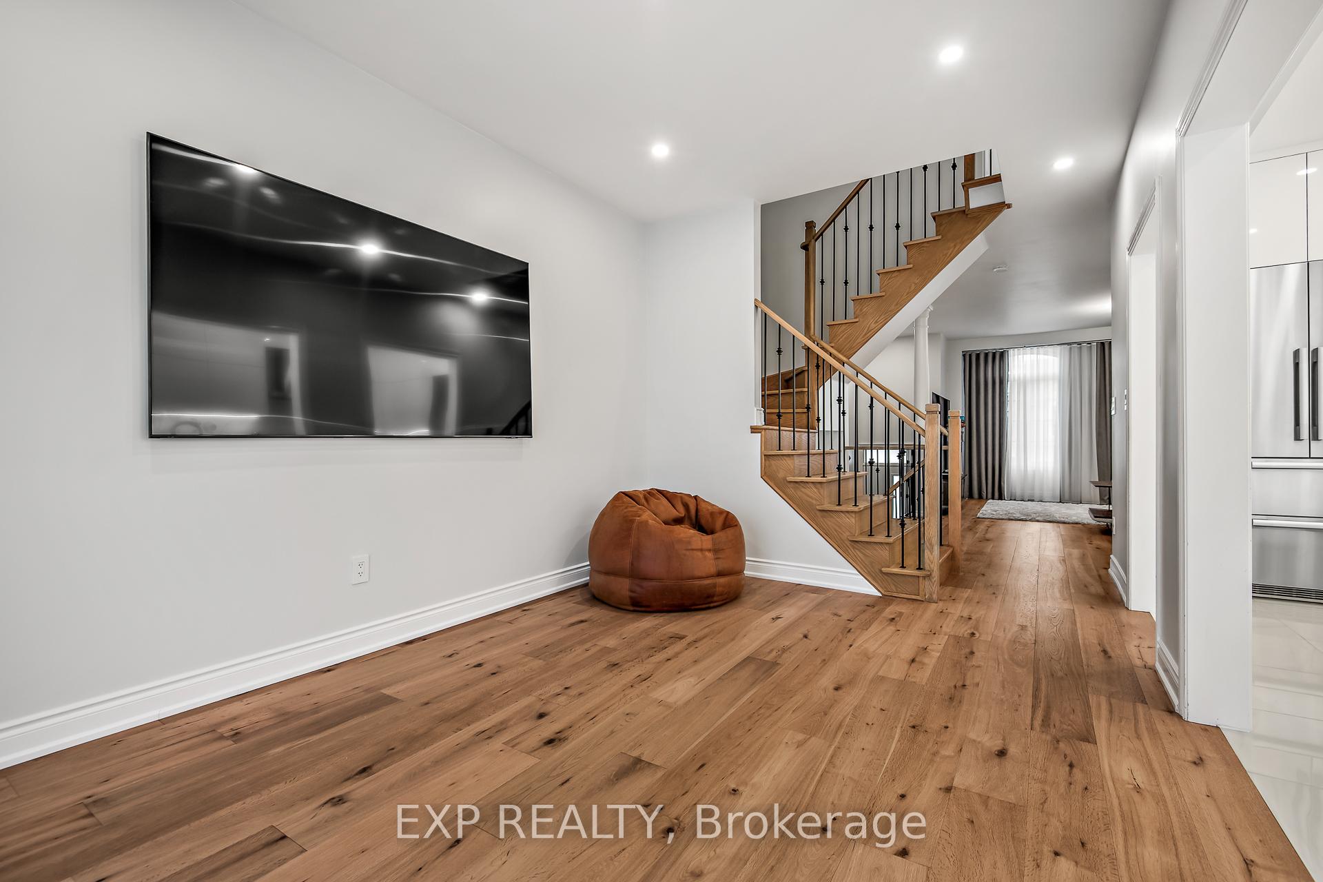 Photo 10 of 29 Rustwood Road, Vaughan, Patterson — HOMEH