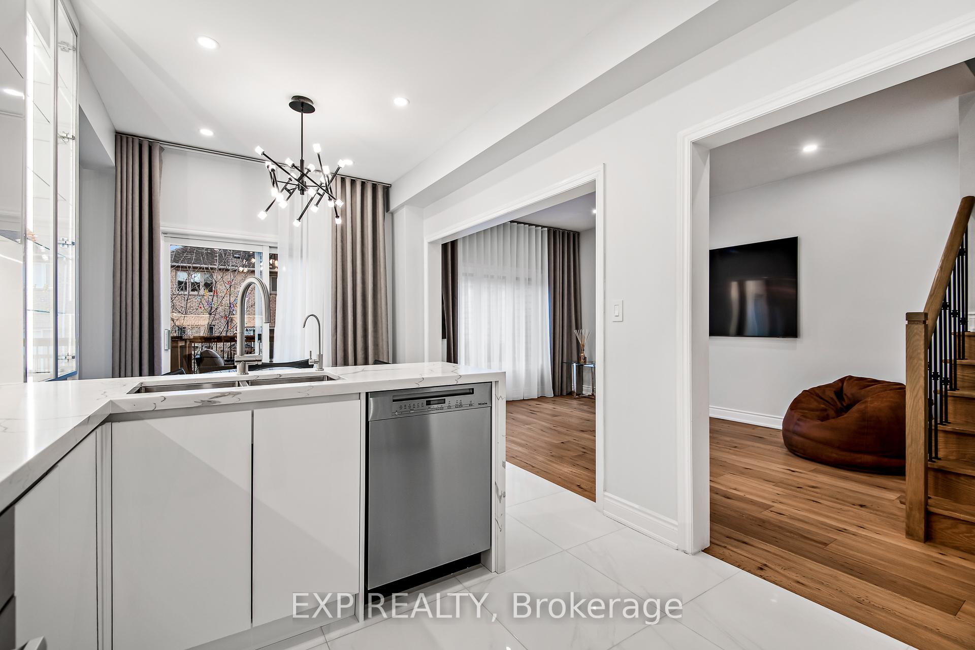 Photo 15 of 29 Rustwood Road, Vaughan, Patterson — HOMEH