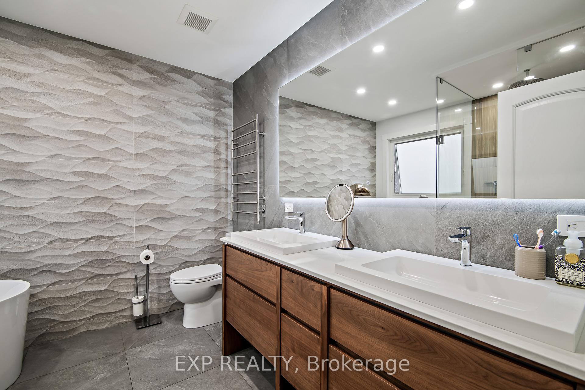 Photo 22 of 29 Rustwood Road, Vaughan, Patterson — HOMEH