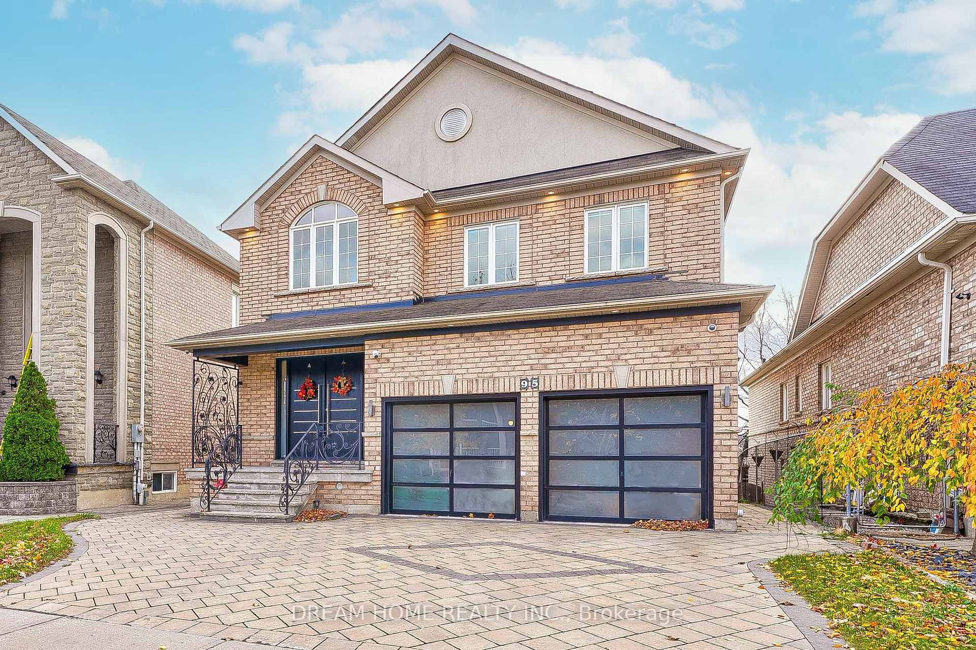 Photo 3 of 95 Rivermill Crescent, Vaughan, Patterson — HOMEH