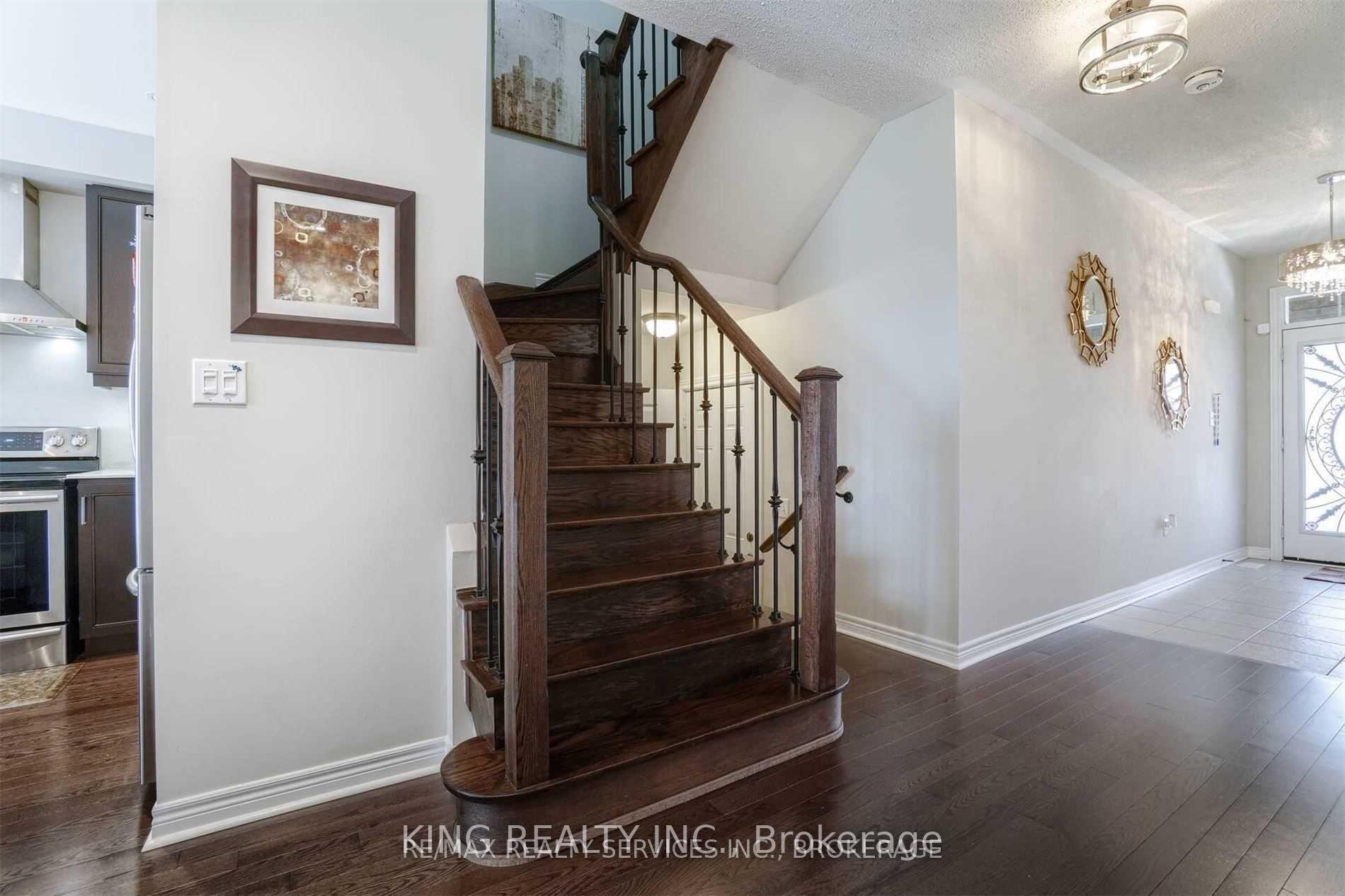 Photo 2 of 73 Fann Drive, Brampton, Northwest Brampton — HOMEH