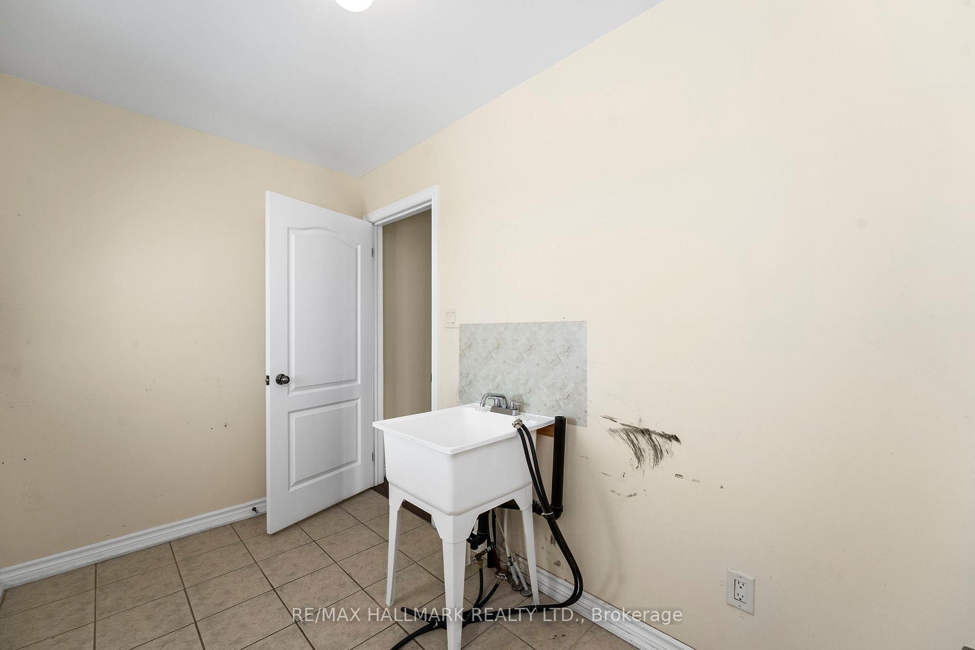 Photo 13 of 18 Morrow Bay Drive, Brampton, Bram East — HOMEH