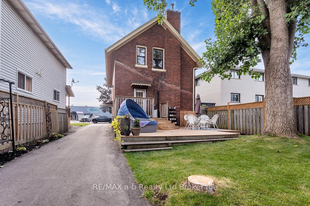 Photo 3 of 115 Winniett Street, Brant, Brantford Twp — HOMEH