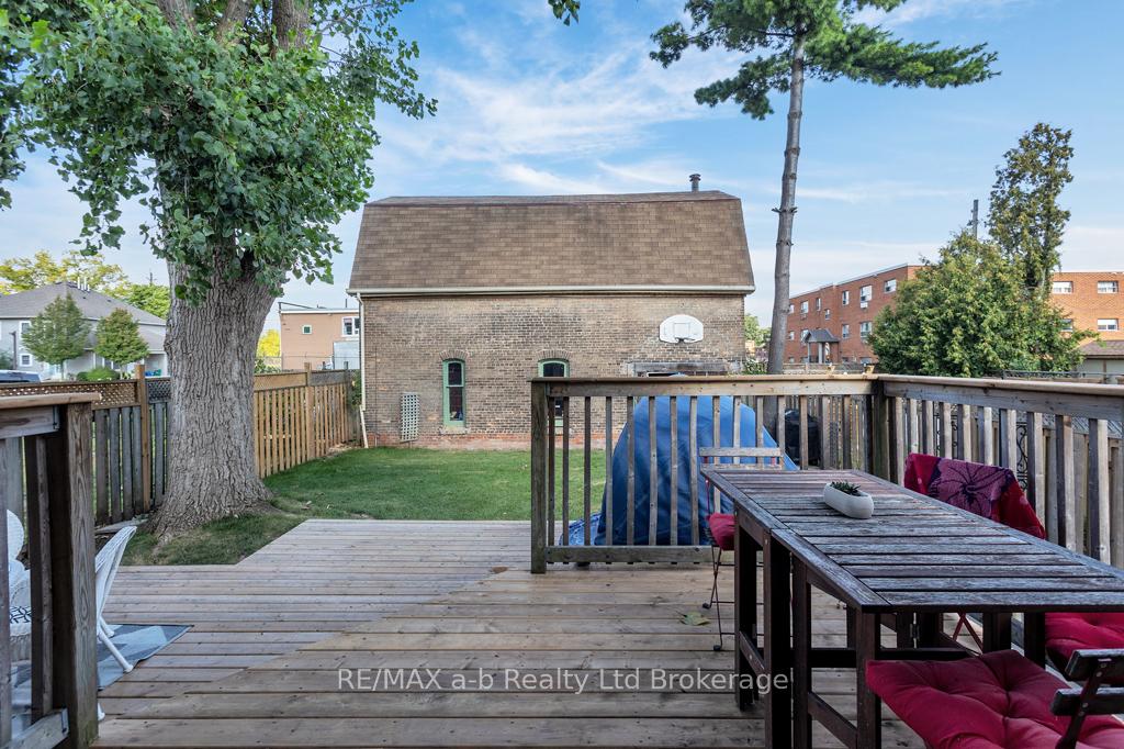Photo 2 of 115 Winniett Street, Brant, Brantford Twp — HOMEH