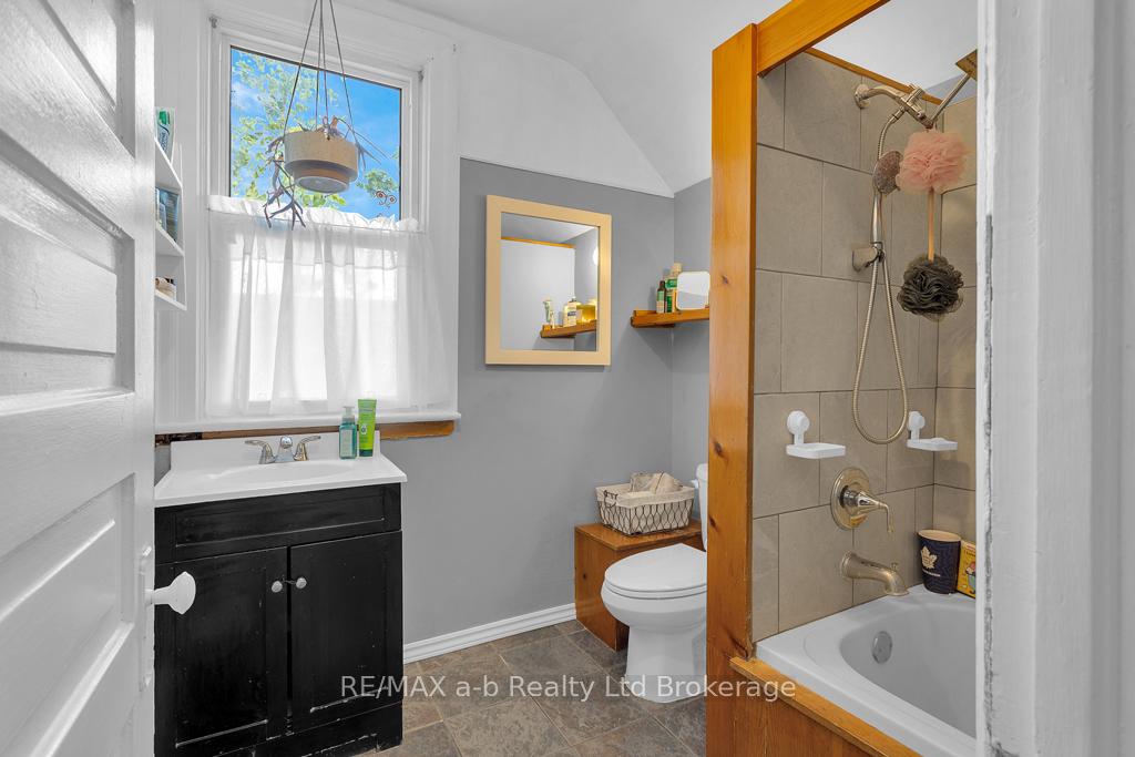 Photo 24 of 115 Winniett Street, Brant, Brantford Twp — HOMEH