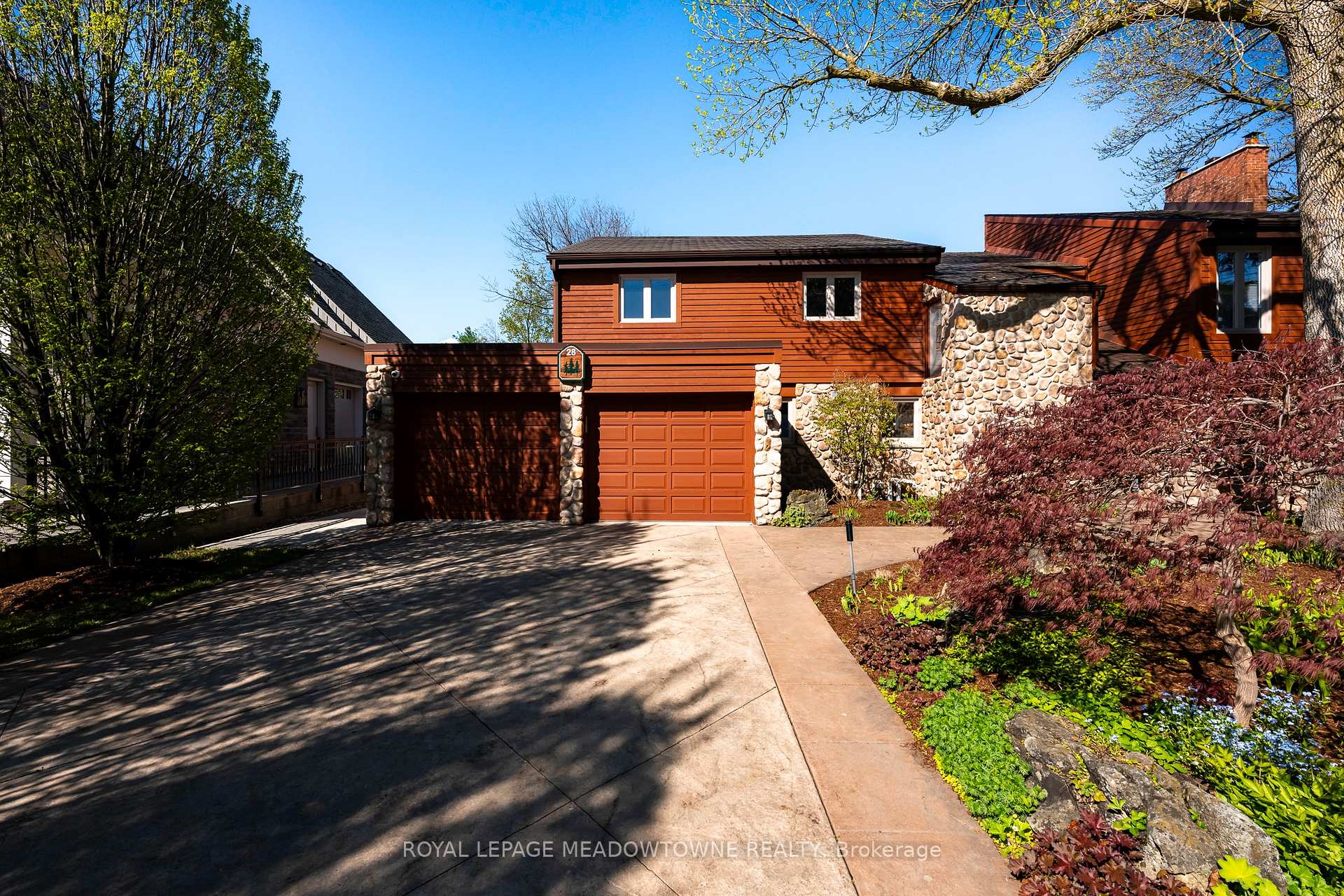 Photo 3 of 28 Pine Tree Crescent, Brampton, Brampton East — HOMEH