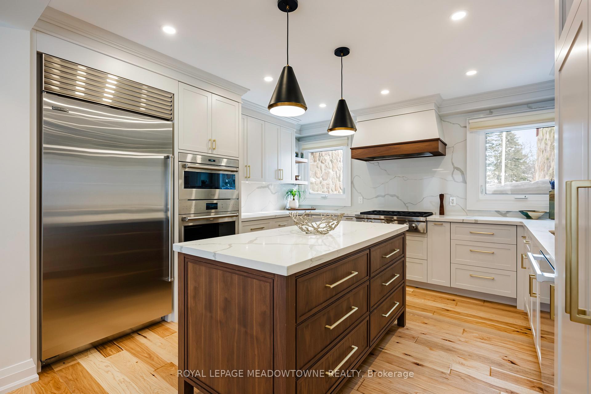 Photo 9 of 28 Pine Tree Crescent, Brampton, Brampton East — HOMEH
