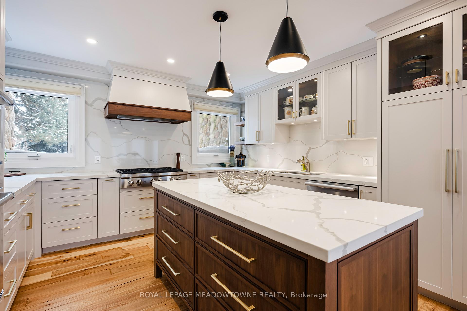 Photo 10 of 28 Pine Tree Crescent, Brampton, Brampton East — HOMEH