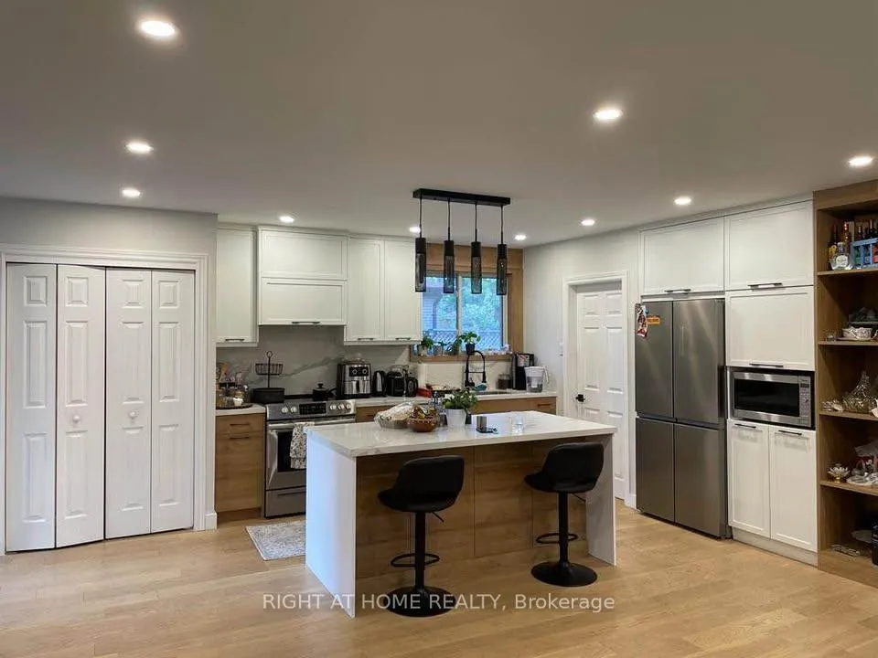 Photo 2 of 39 Devins Drive, Aurora, Aurora Heights — HOMEH