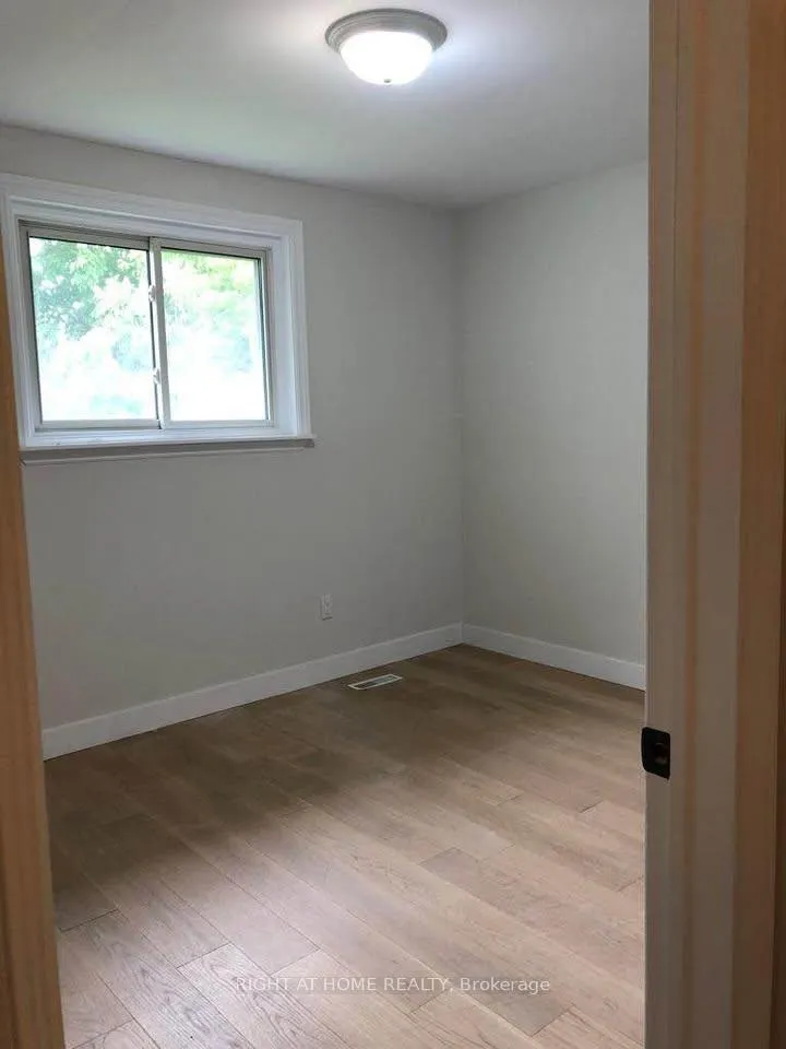 Photo 9 of 39 Devins Drive, Aurora, Aurora Heights — HOMEH