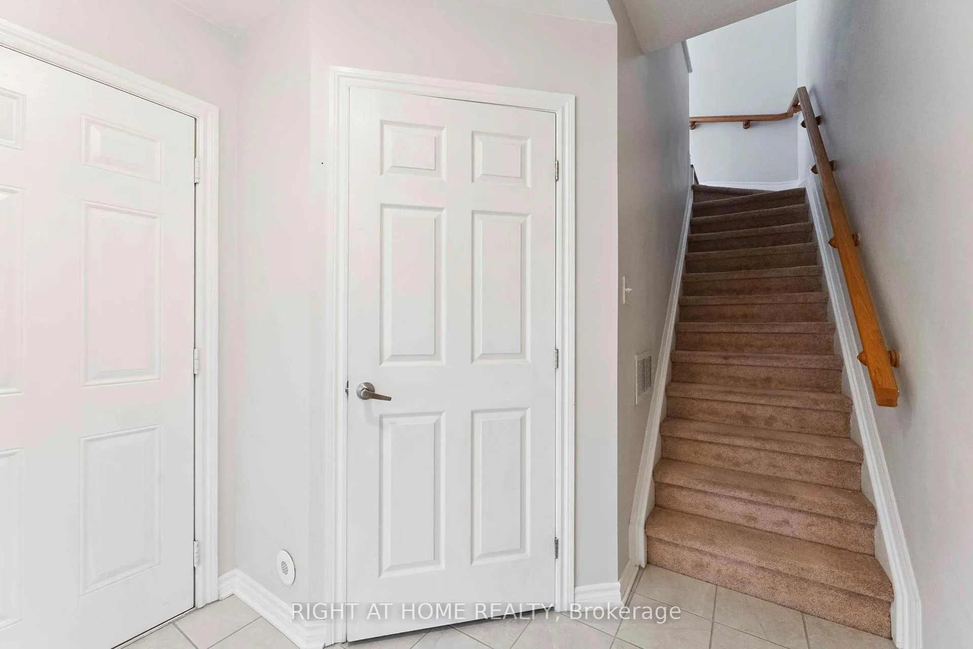 Photo 4 of 1011 Andora Avenue, Ottawa, Barrhaven - Heritage Park — HOMEH