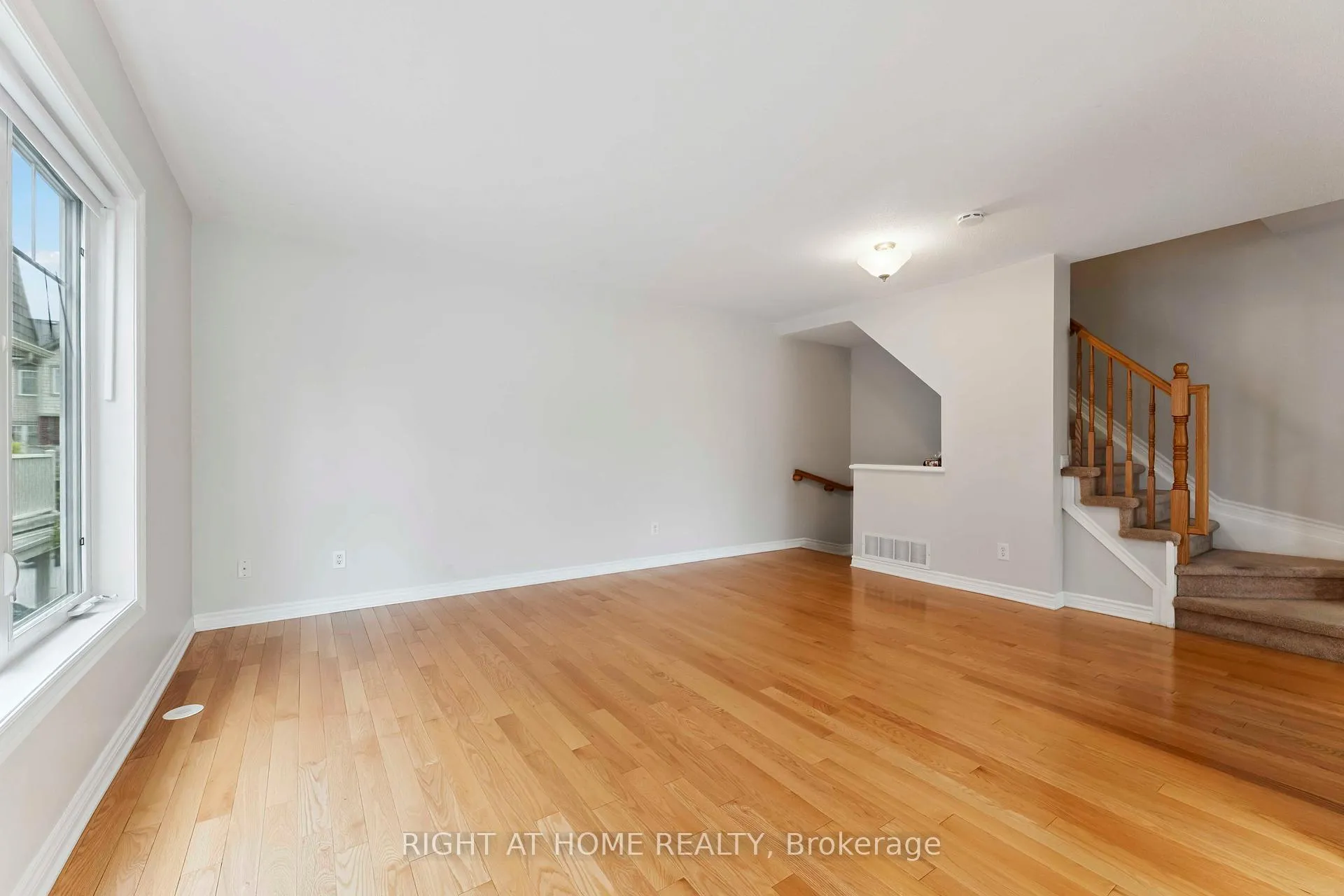 Photo 8 of 1011 Andora Avenue, Ottawa, Barrhaven - Heritage Park — HOMEH
