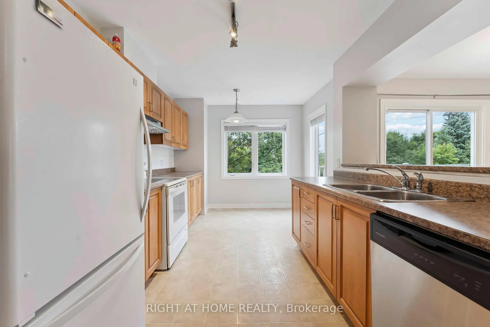 Photo 9 of 1011 Andora Avenue, Ottawa, Barrhaven - Heritage Park — HOMEH