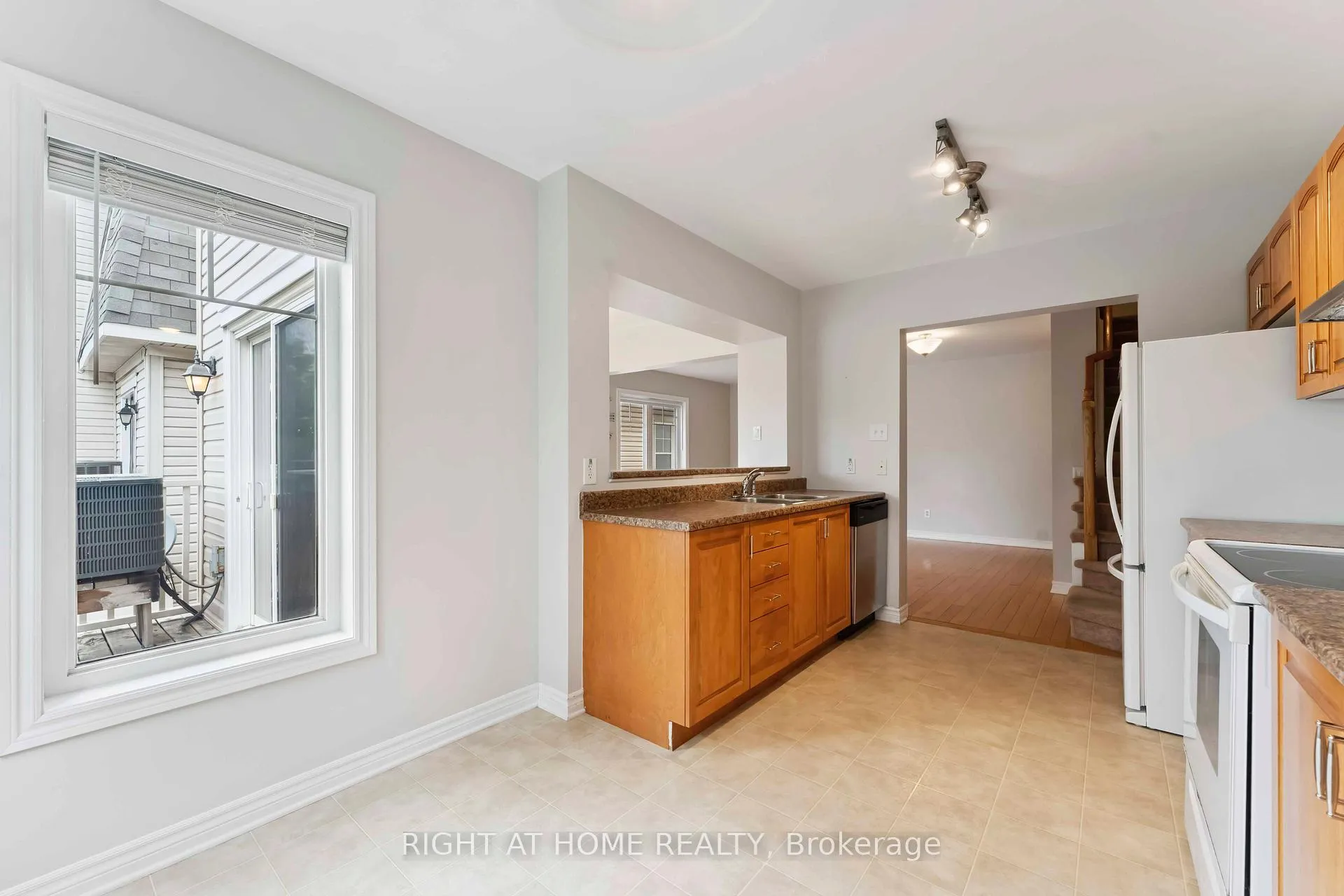 Photo 12 of 1011 Andora Avenue, Ottawa, Barrhaven - Heritage Park — HOMEH