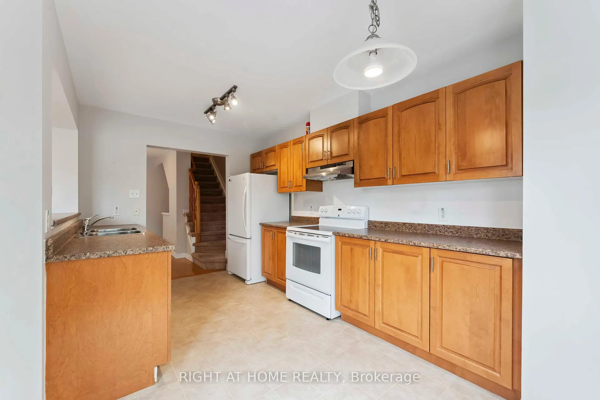 Photo 13 of 1011 Andora Avenue, Ottawa, Barrhaven - Heritage Park — HOMEH