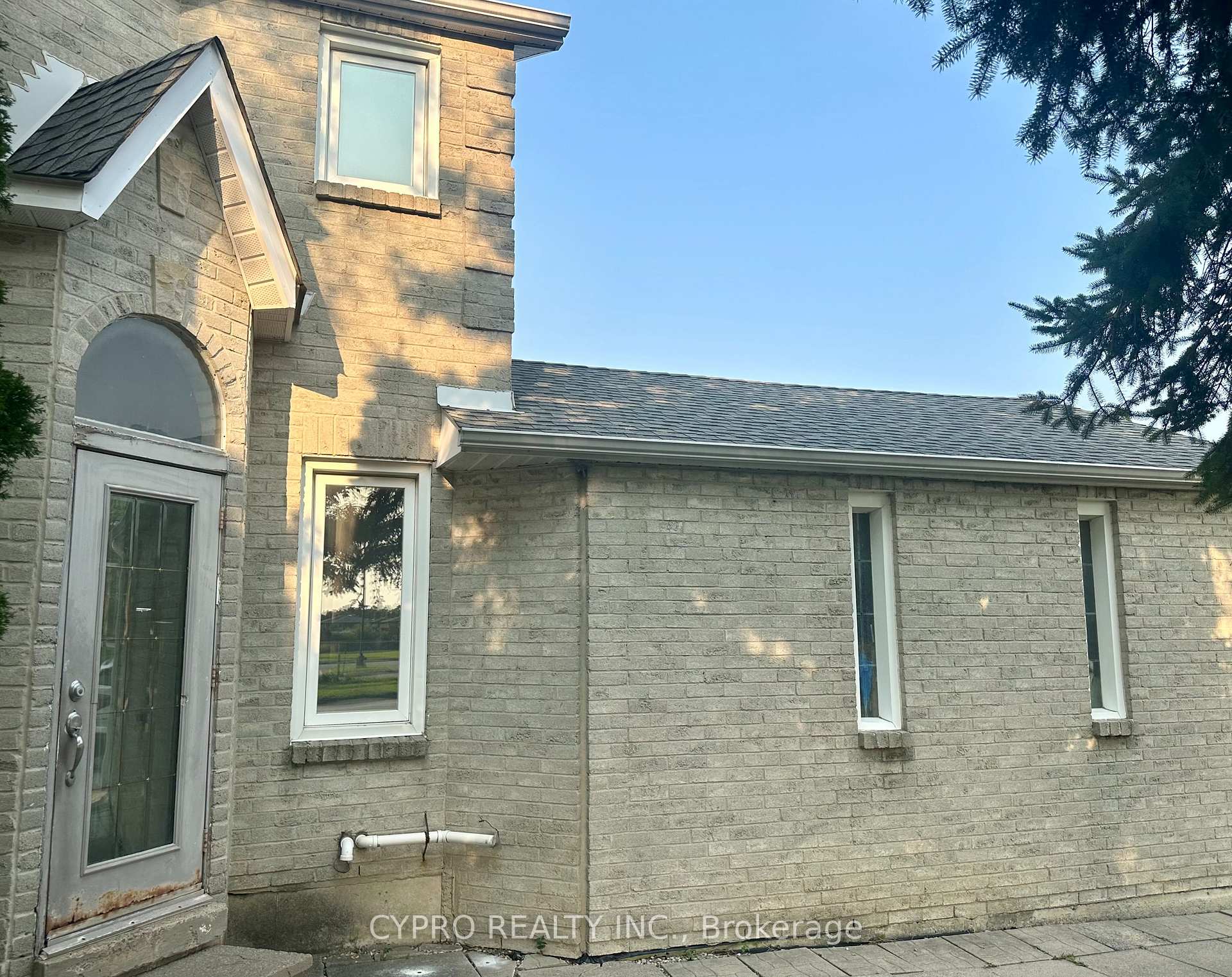Photo 2 of 2 Rimmington Drive, Vaughan, Brownridge — HOMEH