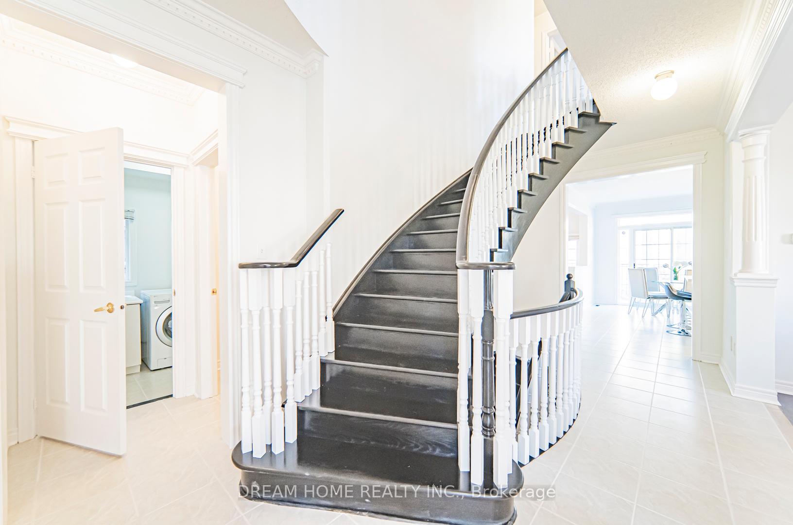 Photo 9 of 460 Sonoma Boulevard, Vaughan, Sonoma Heights — HOMEH