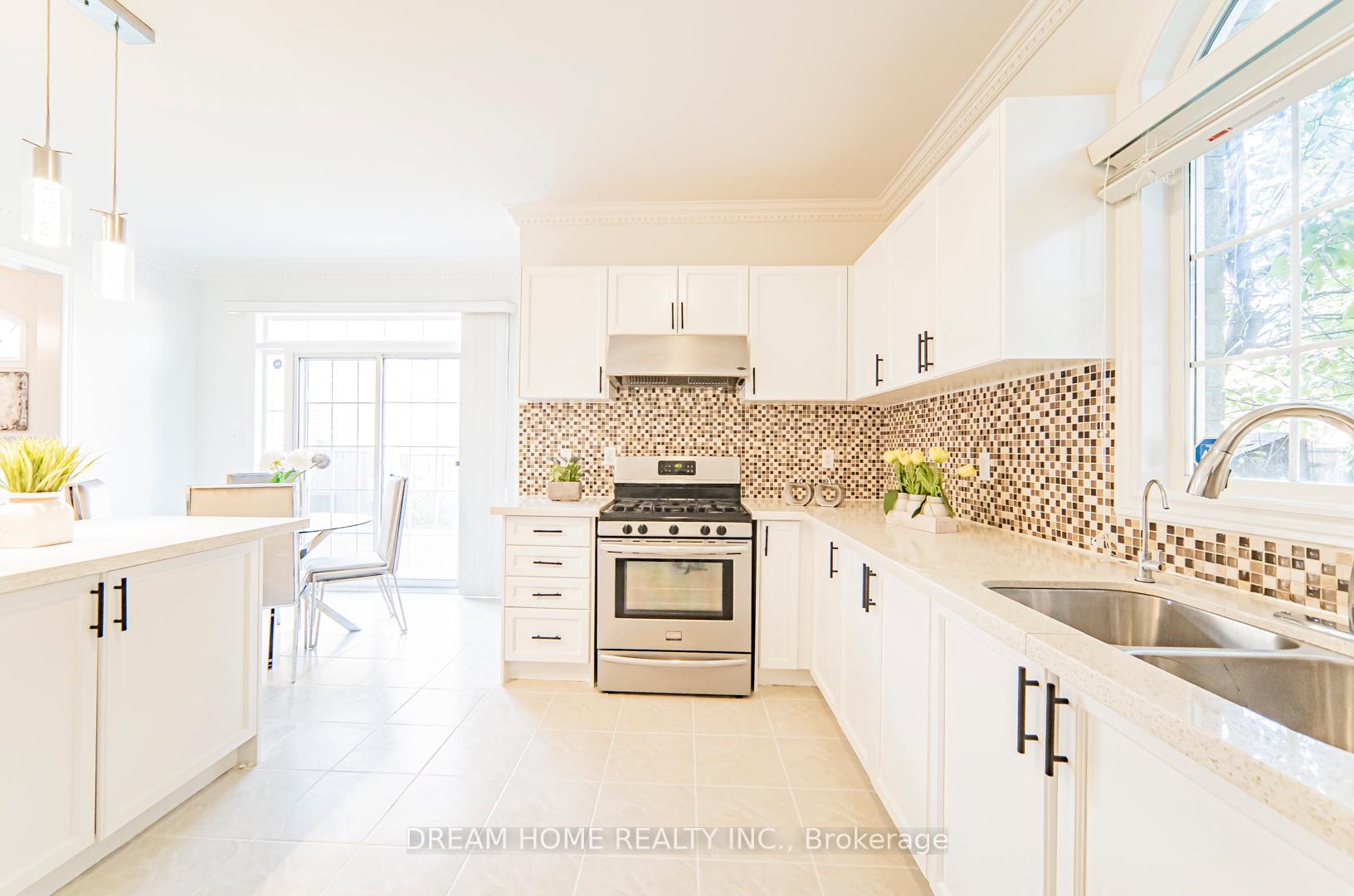 Photo 13 of 460 Sonoma Boulevard, Vaughan, Sonoma Heights — HOMEH