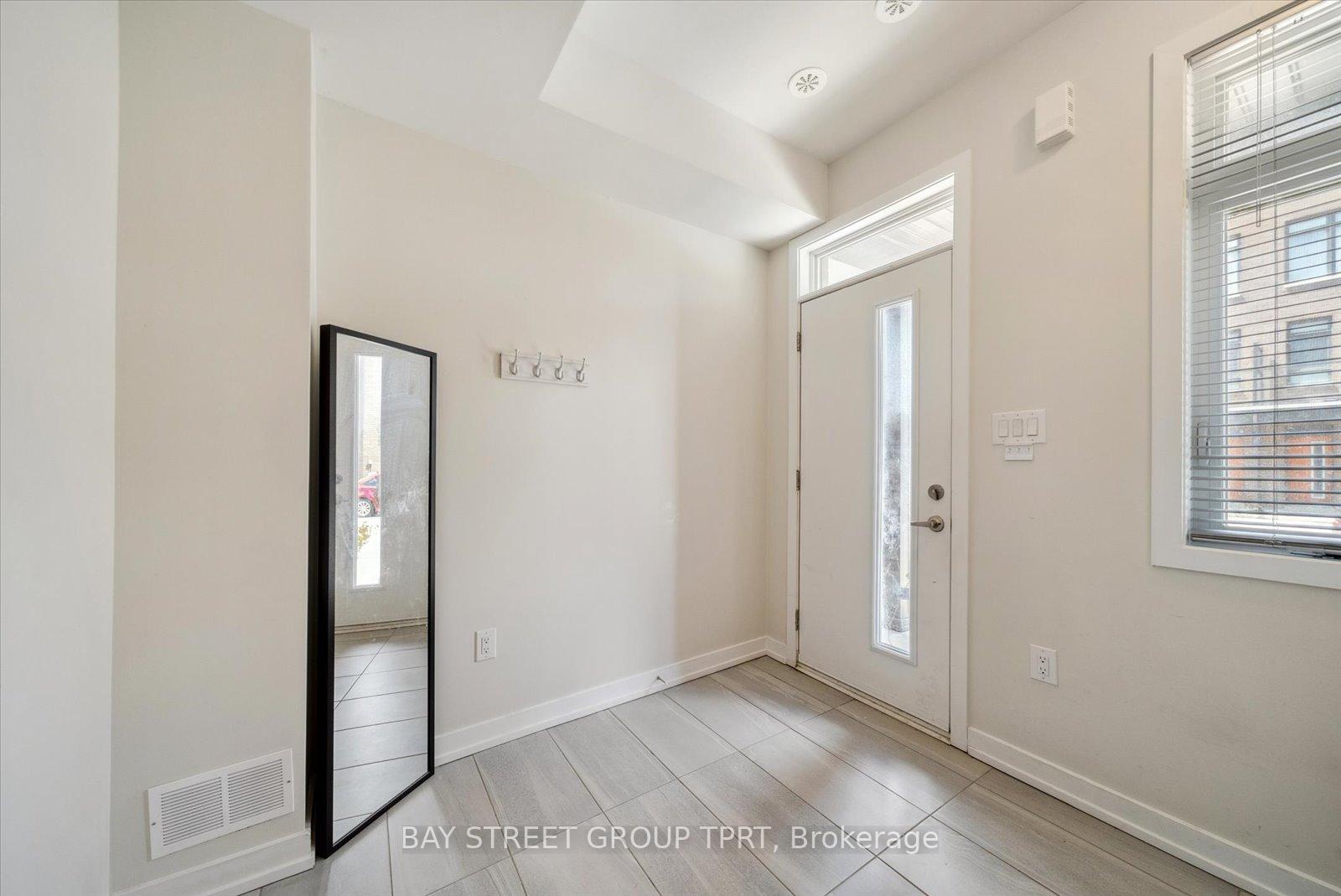 Photo 5 of 2 Allward Street, Vaughan, Vaughan Grove — HOMEH