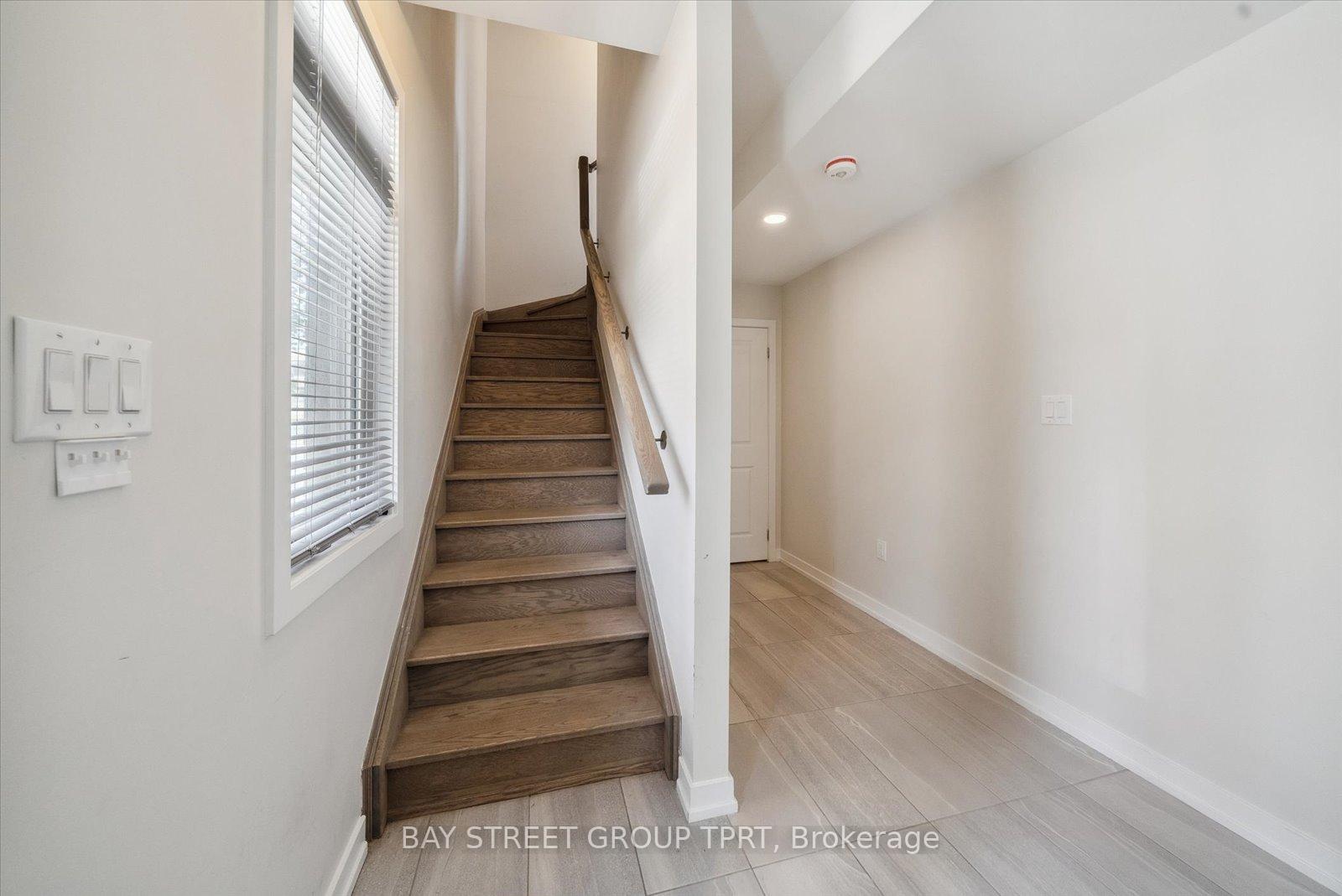 Photo 6 of 2 Allward Street, Vaughan, Vaughan Grove — HOMEH