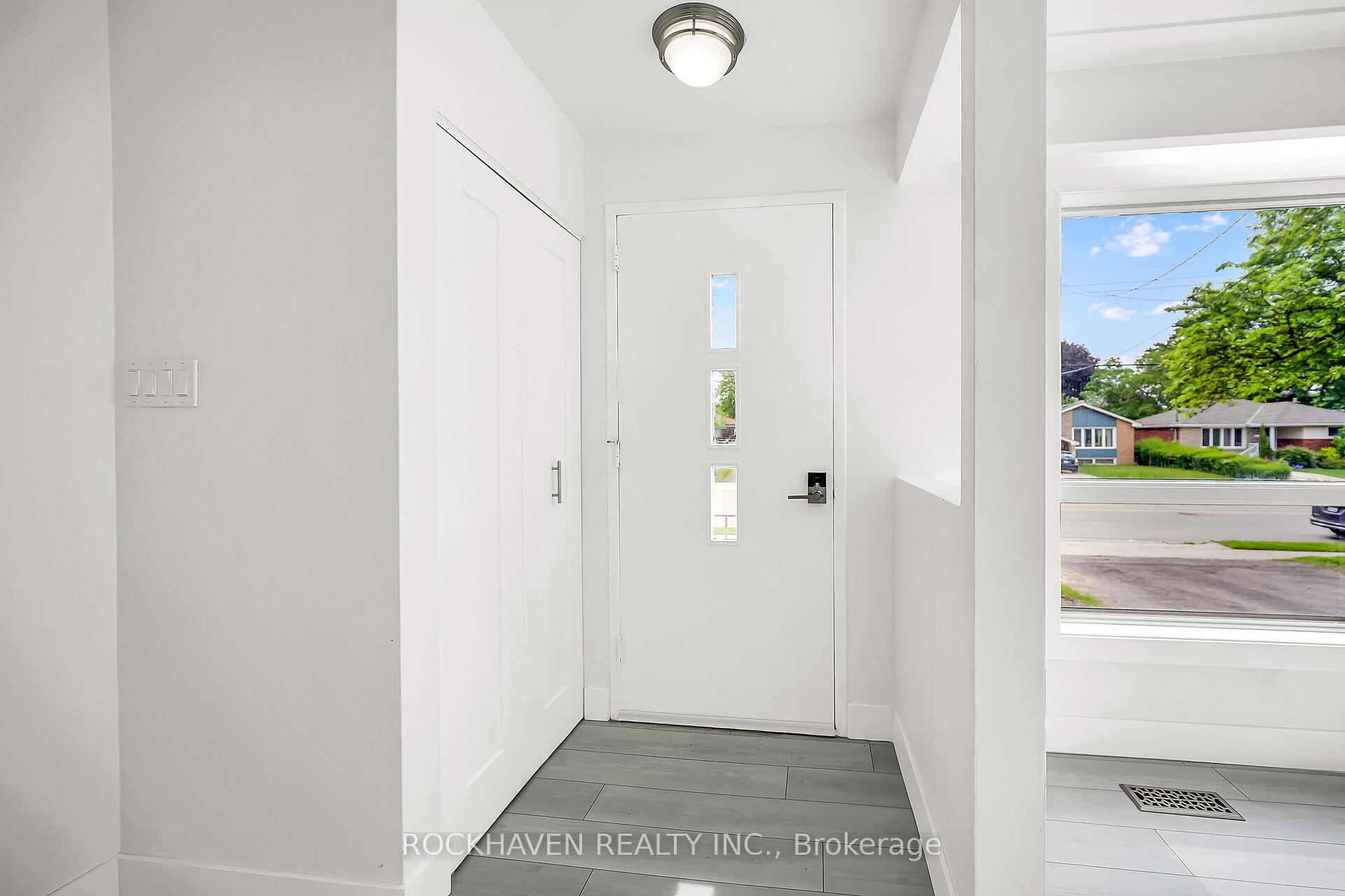 Photo 2 of 488 Upper Kenilworth Avenue, Hamilton, Huntington — HOMEH