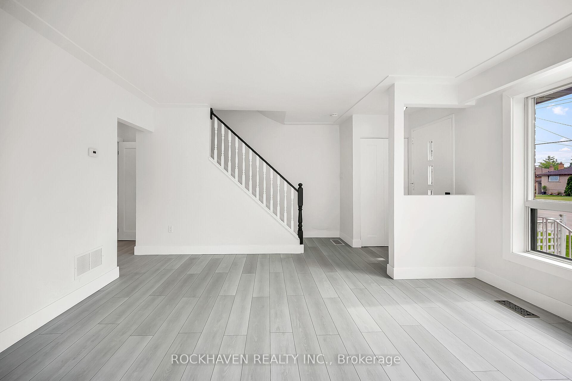 Photo 4 of 488 Upper Kenilworth Avenue, Hamilton, Huntington — HOMEH