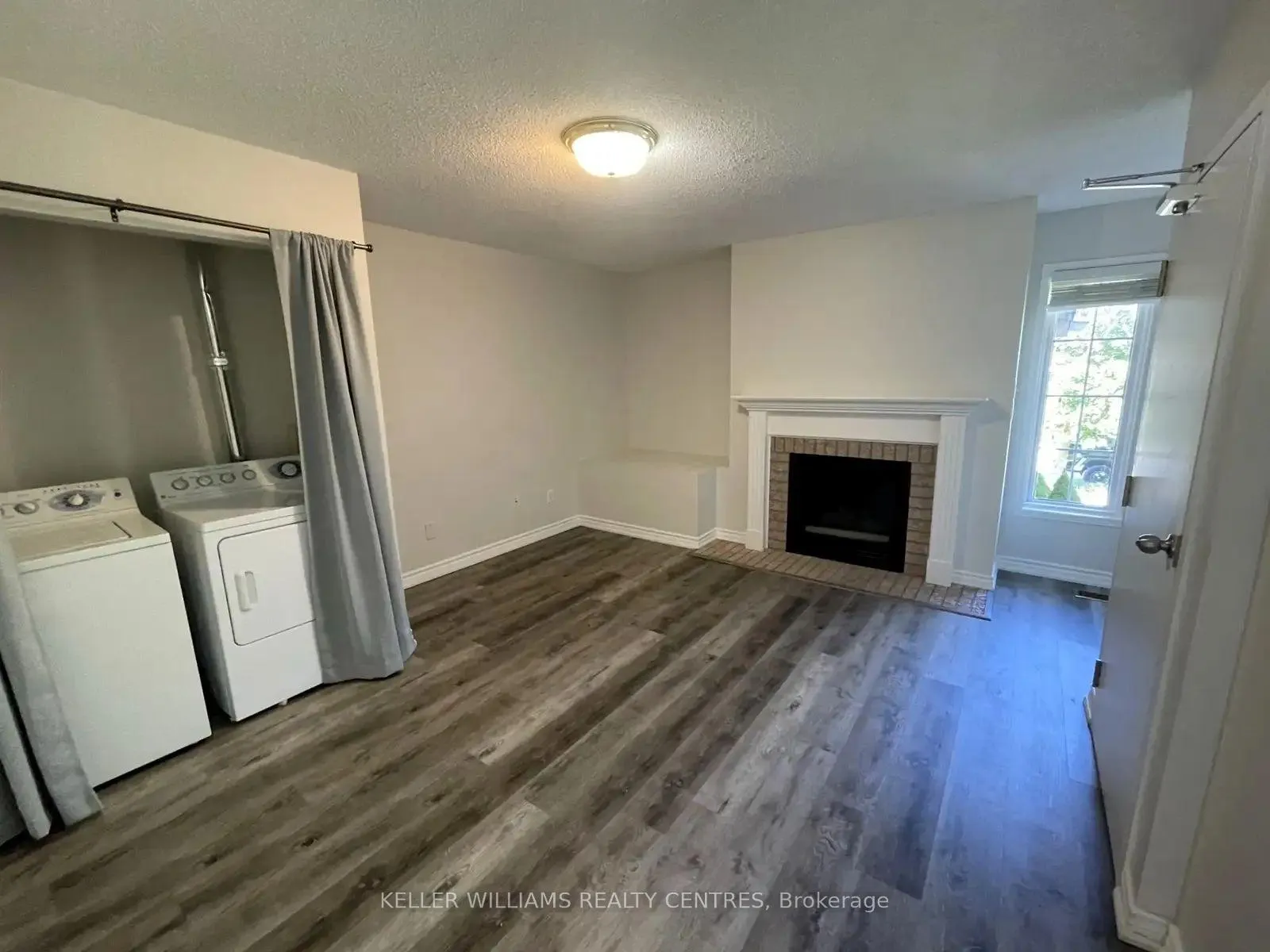 Photo 3 of 111 Athabaska Road, Barrie, Holly — HOMEH