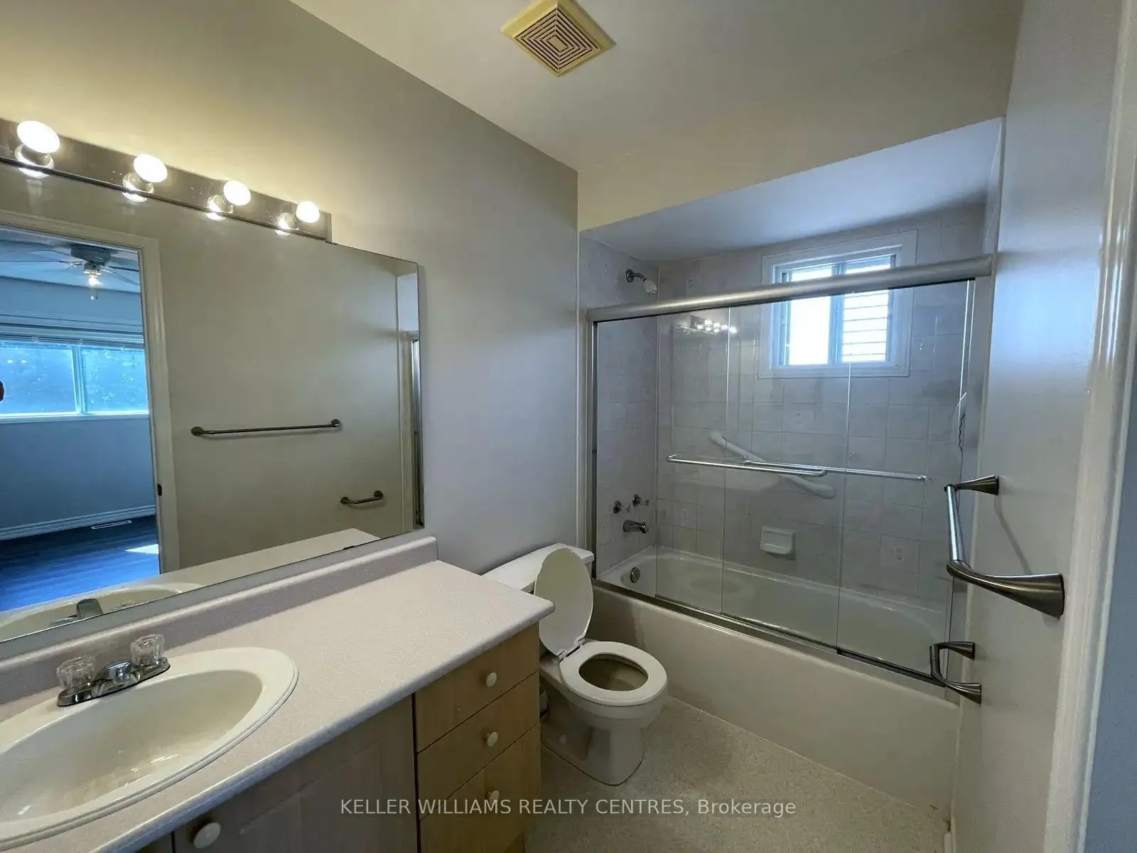 Photo 10 of 111 Athabaska Road, Barrie, Holly — HOMEH