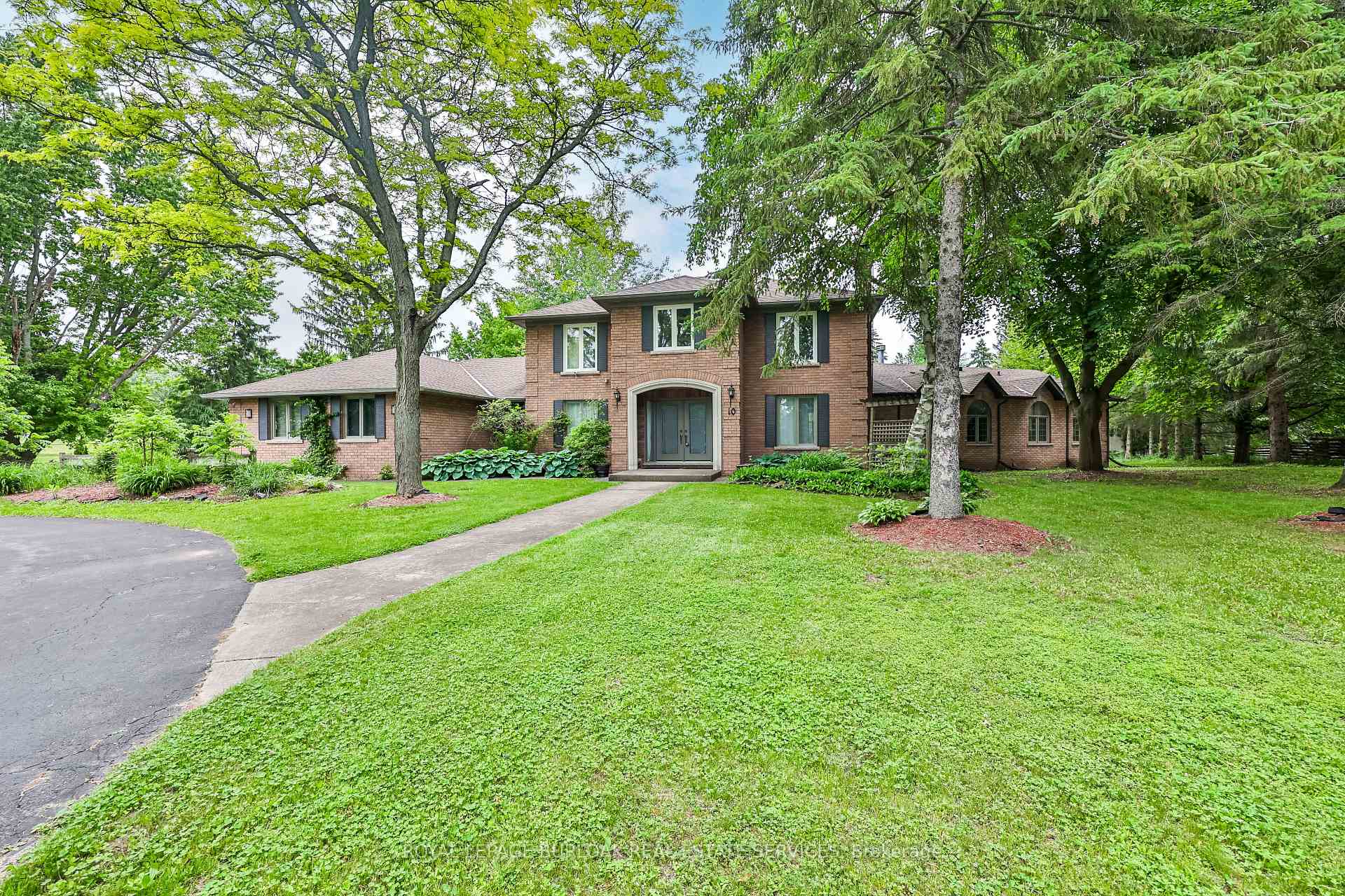 Front of 10 Karendale Crescent