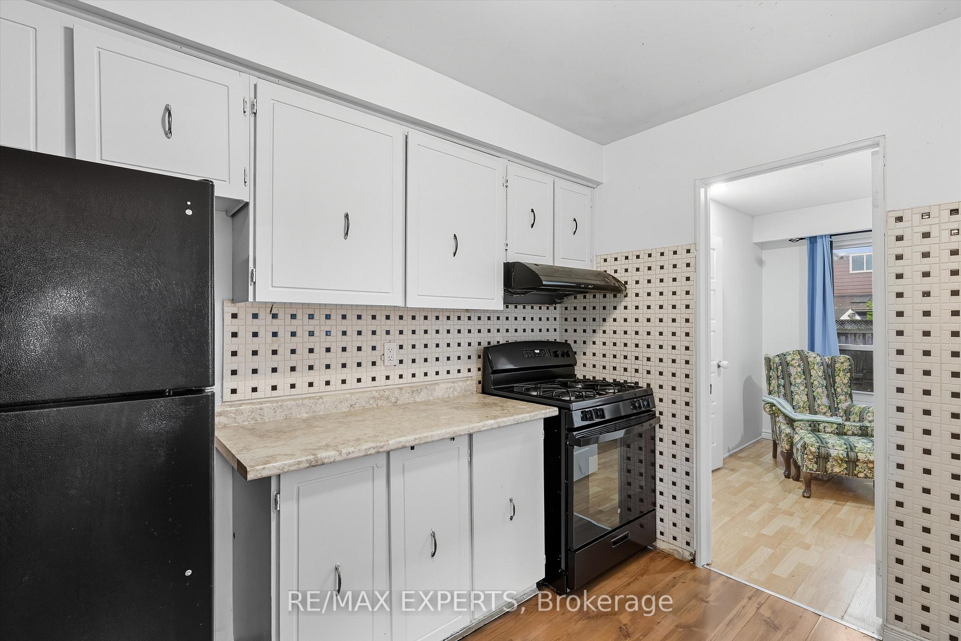 Photo 8 of 36 Nancy Mccredie Drive, Brampton, Brampton West — HOMEH