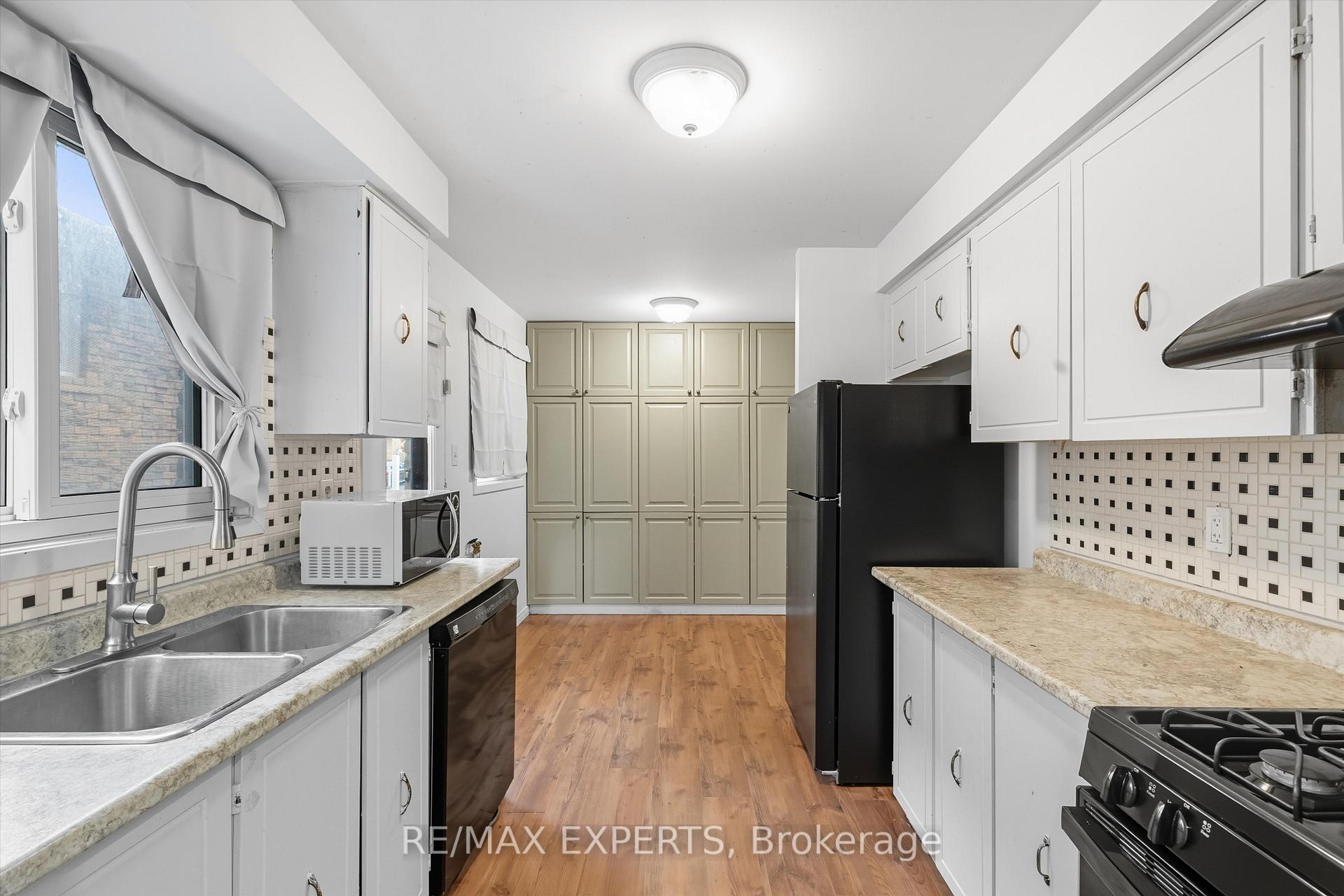 Photo 10 of 36 Nancy Mccredie Drive, Brampton, Brampton West — HOMEH