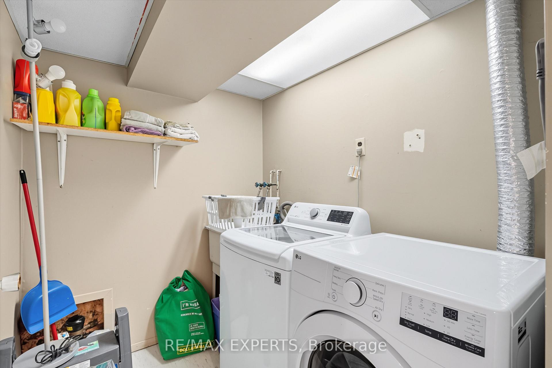 Photo 23 of 36 Nancy Mccredie Drive, Brampton, Brampton West — HOMEH