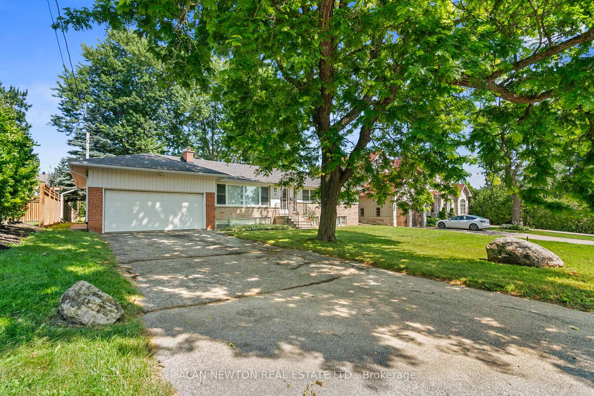 Photo 2 of 21 Vistaview Boulevard, Vaughan, Uplands — HOMEH