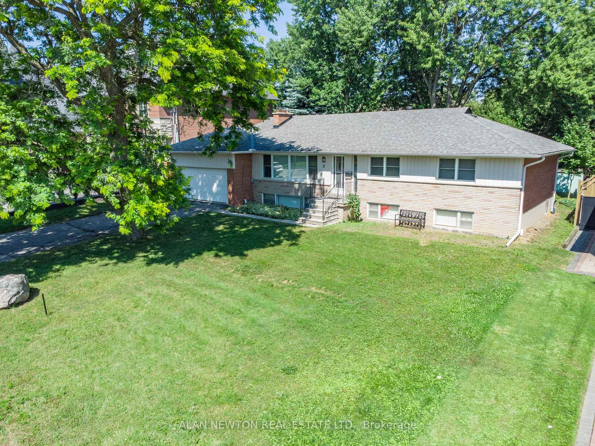Photo 4 of 21 Vistaview Boulevard, Vaughan, Uplands — HOMEH