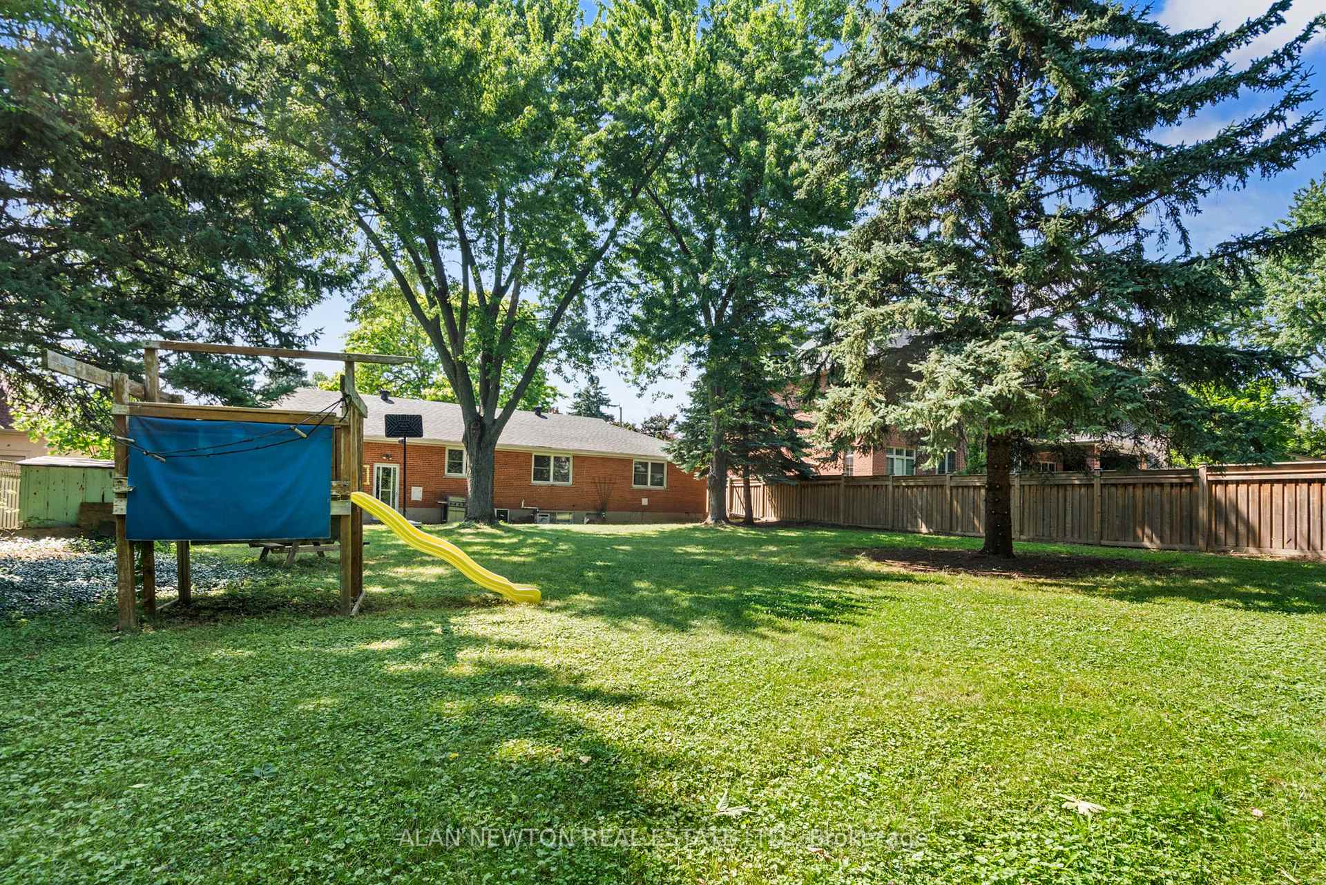 Photo 9 of 21 Vistaview Boulevard, Vaughan, Uplands — HOMEH