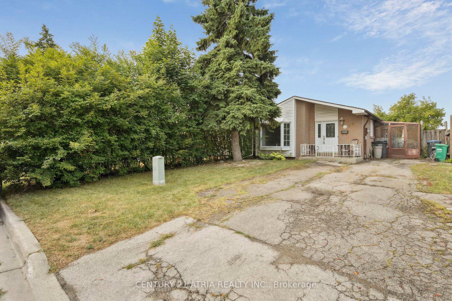 Photo 2 of 28 Glenmore Crescent, Brampton, Northgate — HOMEH