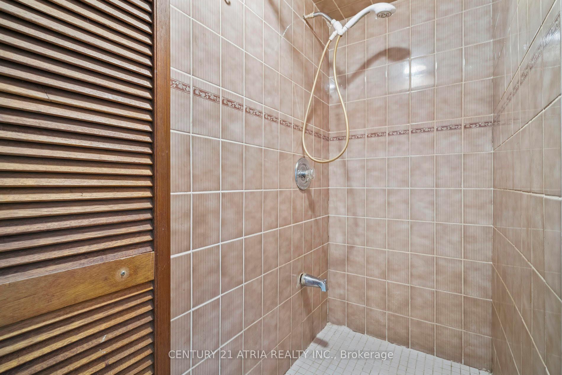 Photo 12 of 28 Glenmore Crescent, Brampton, Northgate — HOMEH