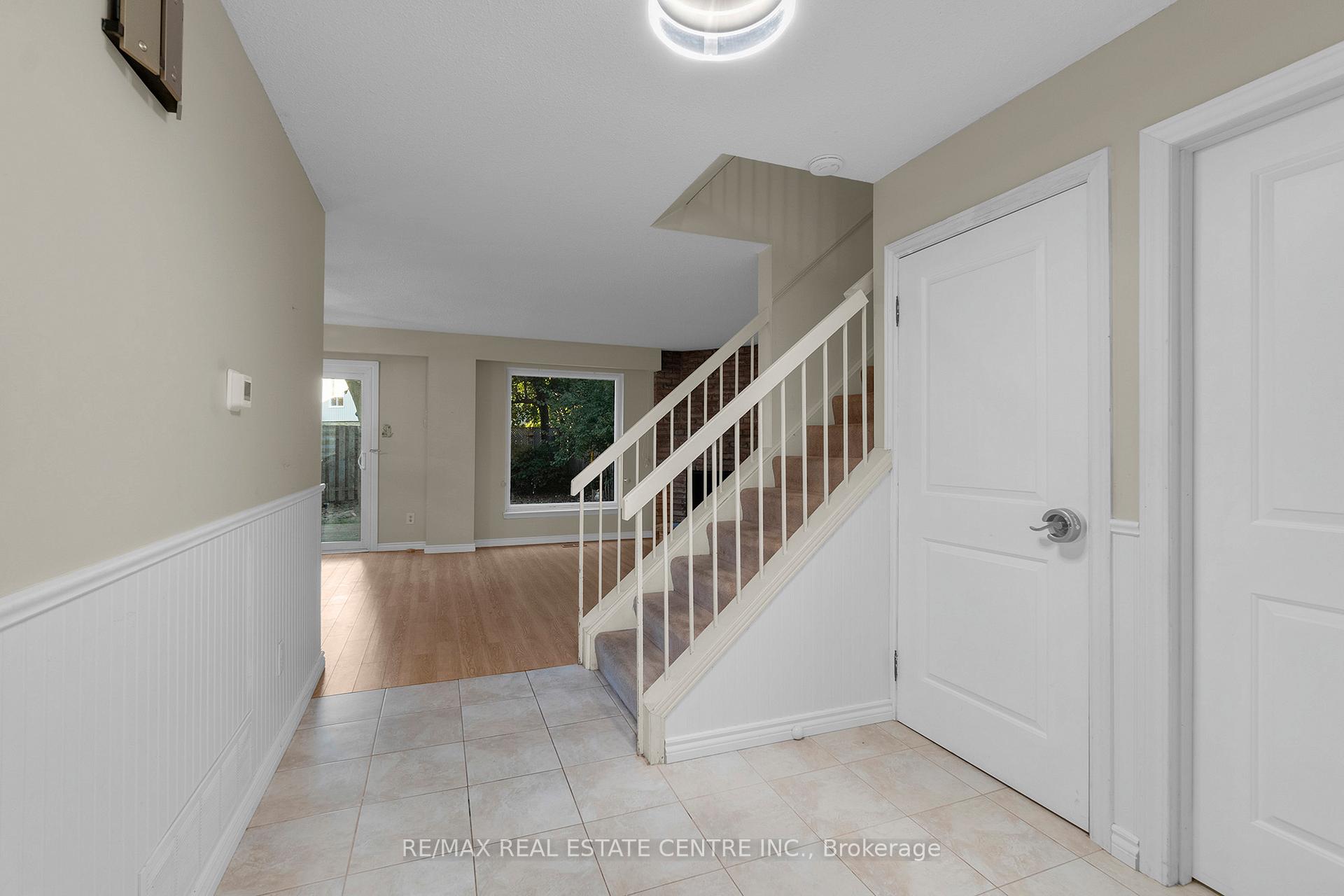 Photo 4 of 24 Thatcher Court, Brampton, Heart Lake West — HOMEH